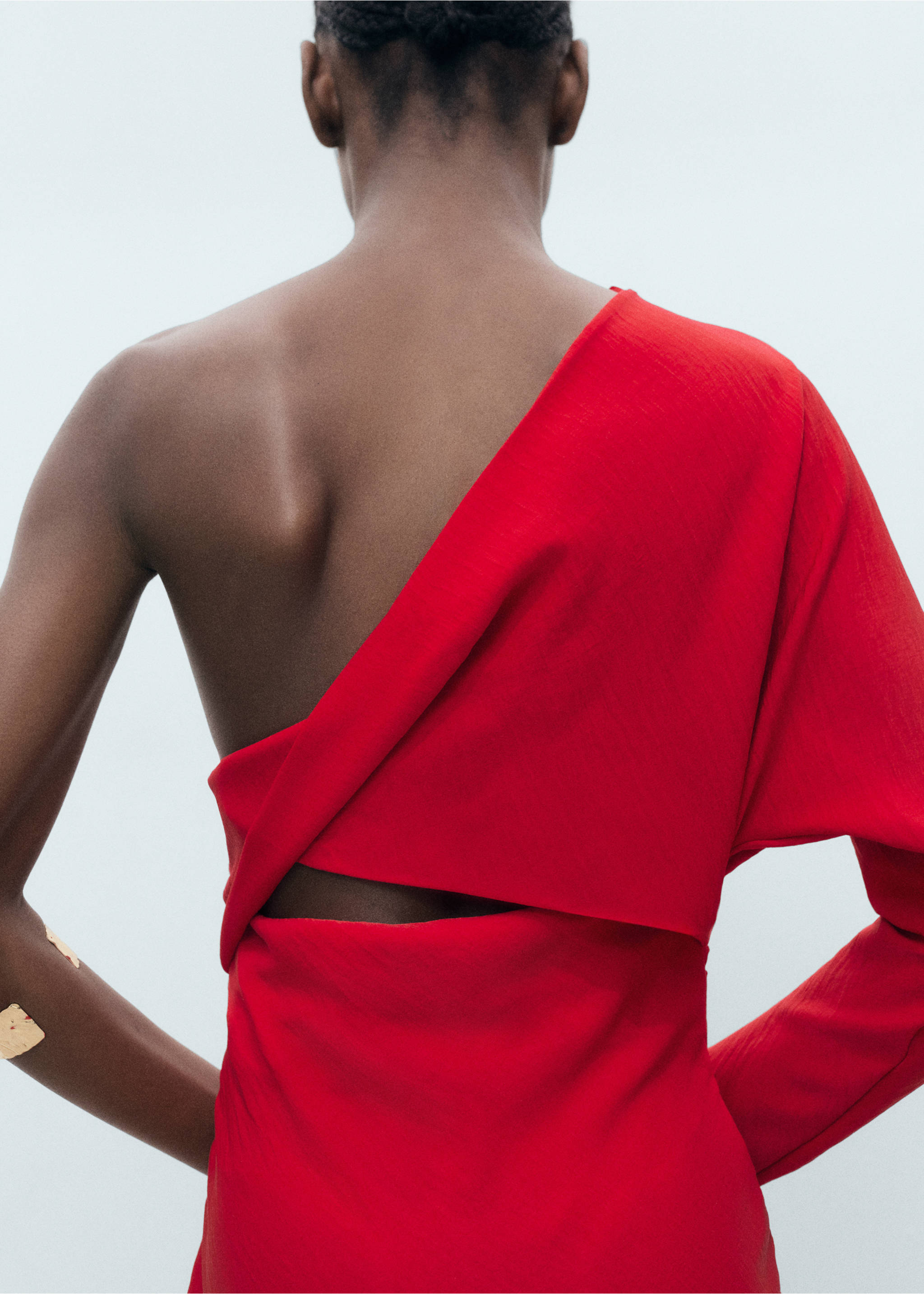 Drapiertes Kleid mit asymmetrischem Design - Detail des Artikels 6, Rot. Ref: 87004077-00.