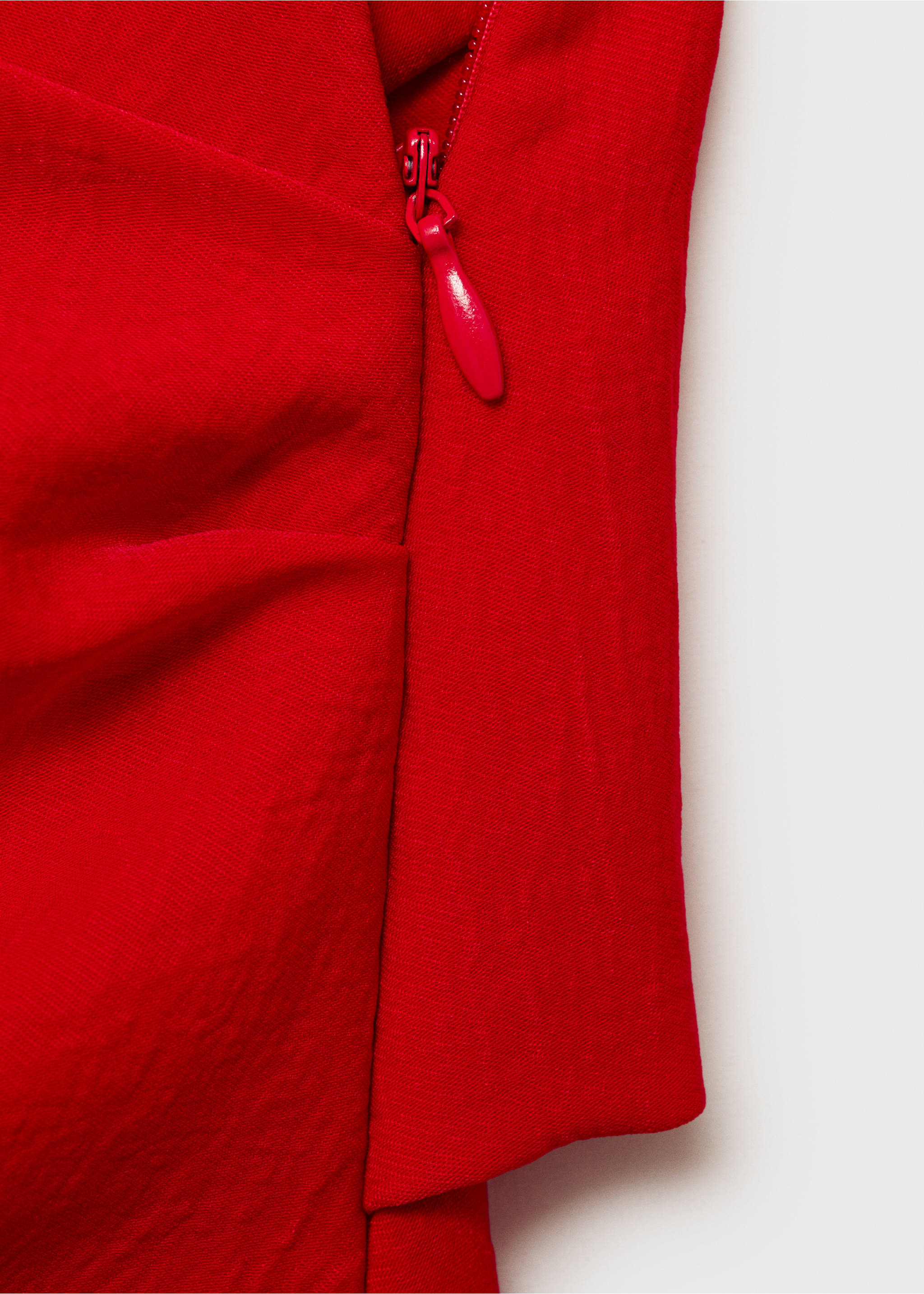 Drapiertes Kleid mit asymmetrischem Design - Detail des Artikels 0, Rot. Ref: 87004077-00.