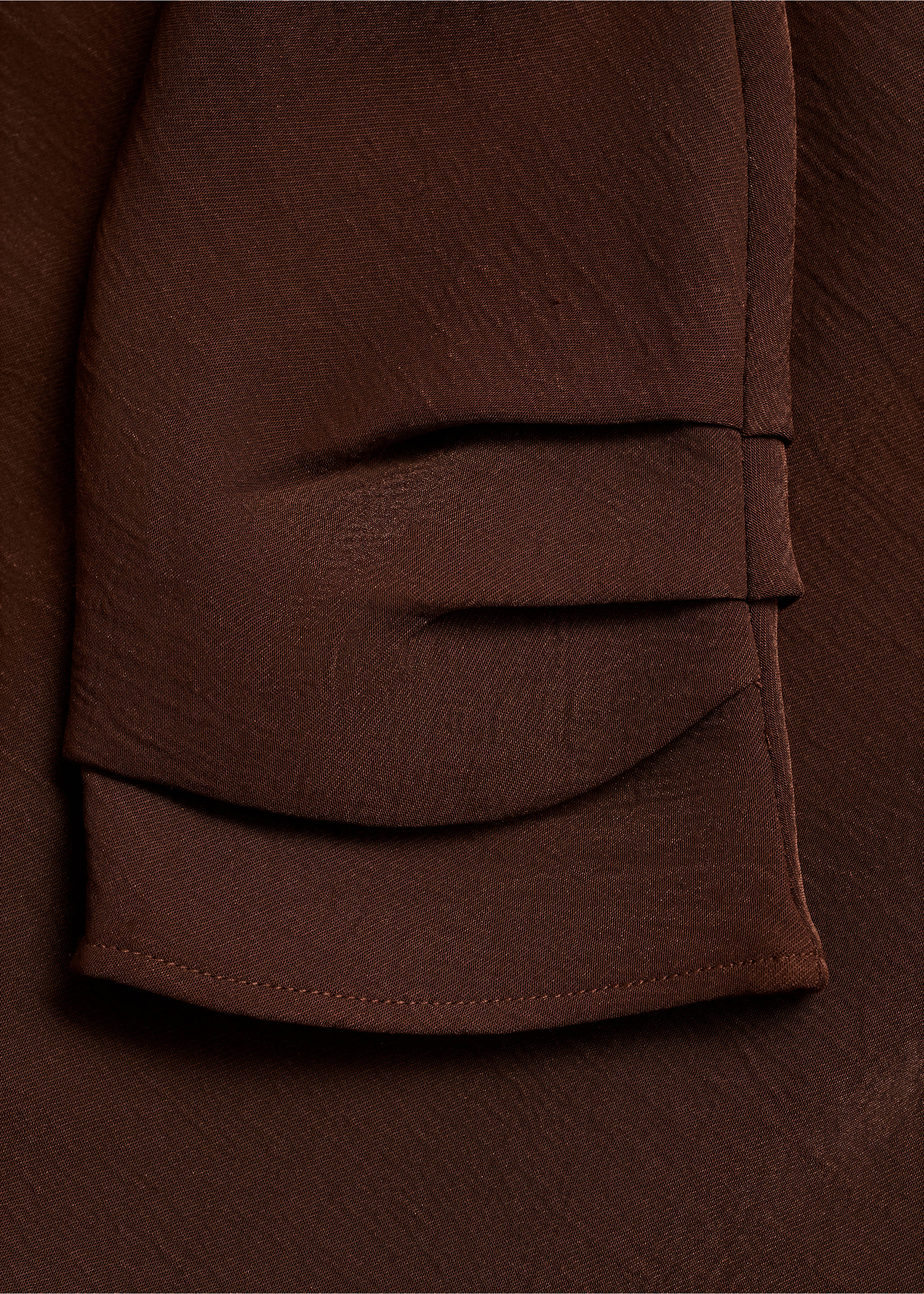 Asymmetrisches Kleid mit seitlichen Raffungen - Detail des Artikels 0, Braun. Ref: 87004078-00.