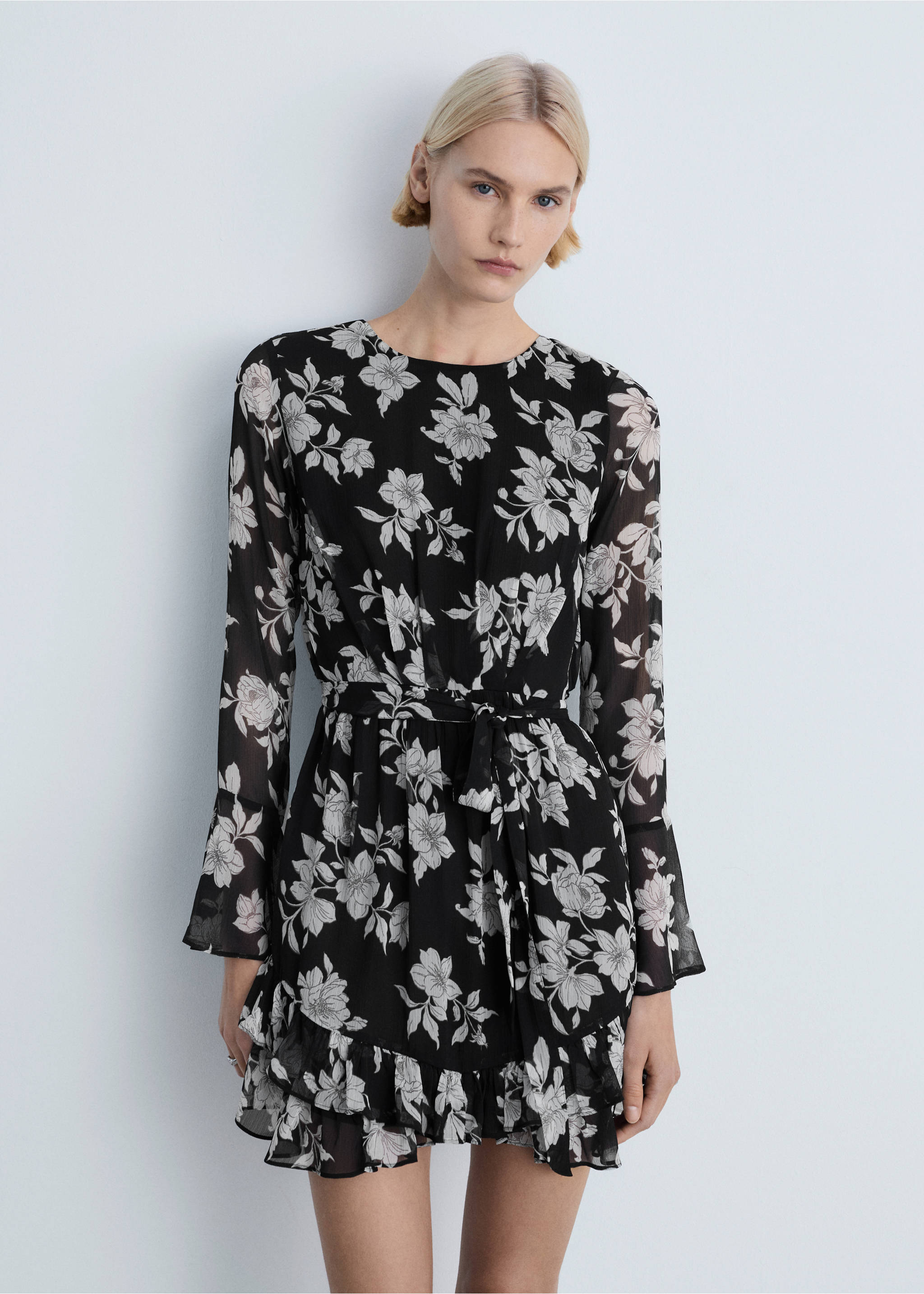 Vestido estampado floral volantes - Plano medio, Negro. Ref: 87004079-00.