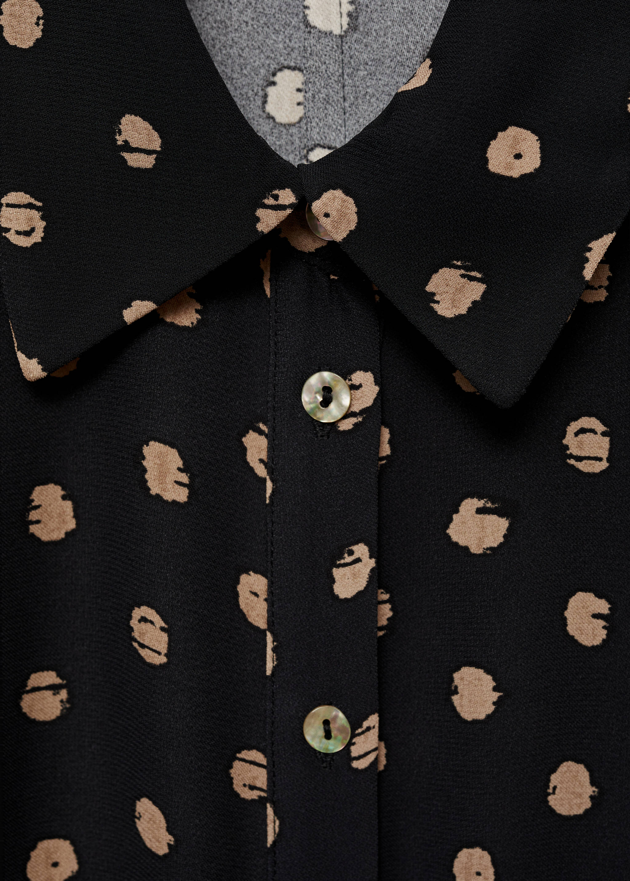 Sukienka koszulowa w grochy z ozdobnym wiązaniem - Szczegóły artykułu 8