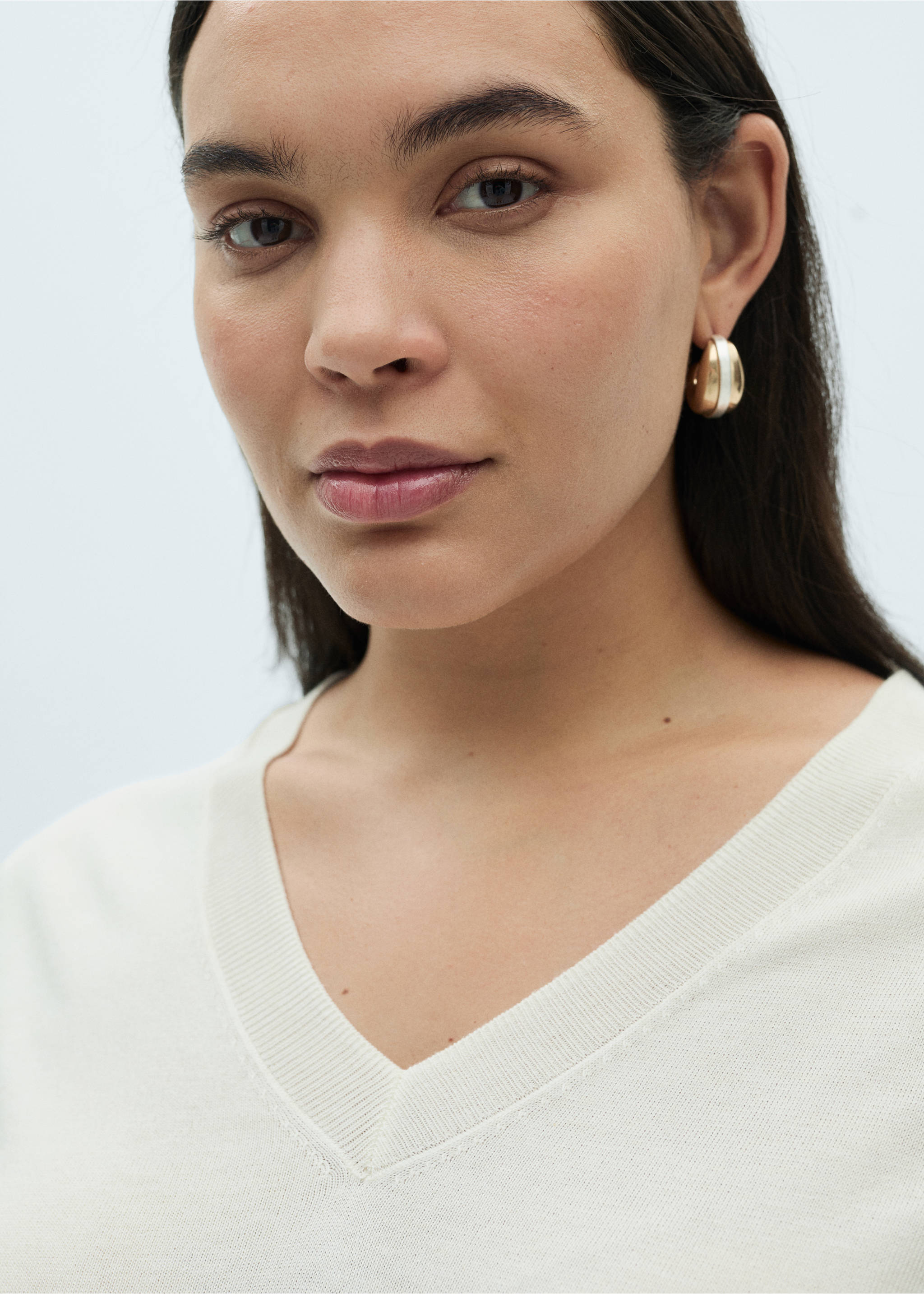 V-neck knit sweater - Details of the article 4, Ecru. Ref: 87004082-00.