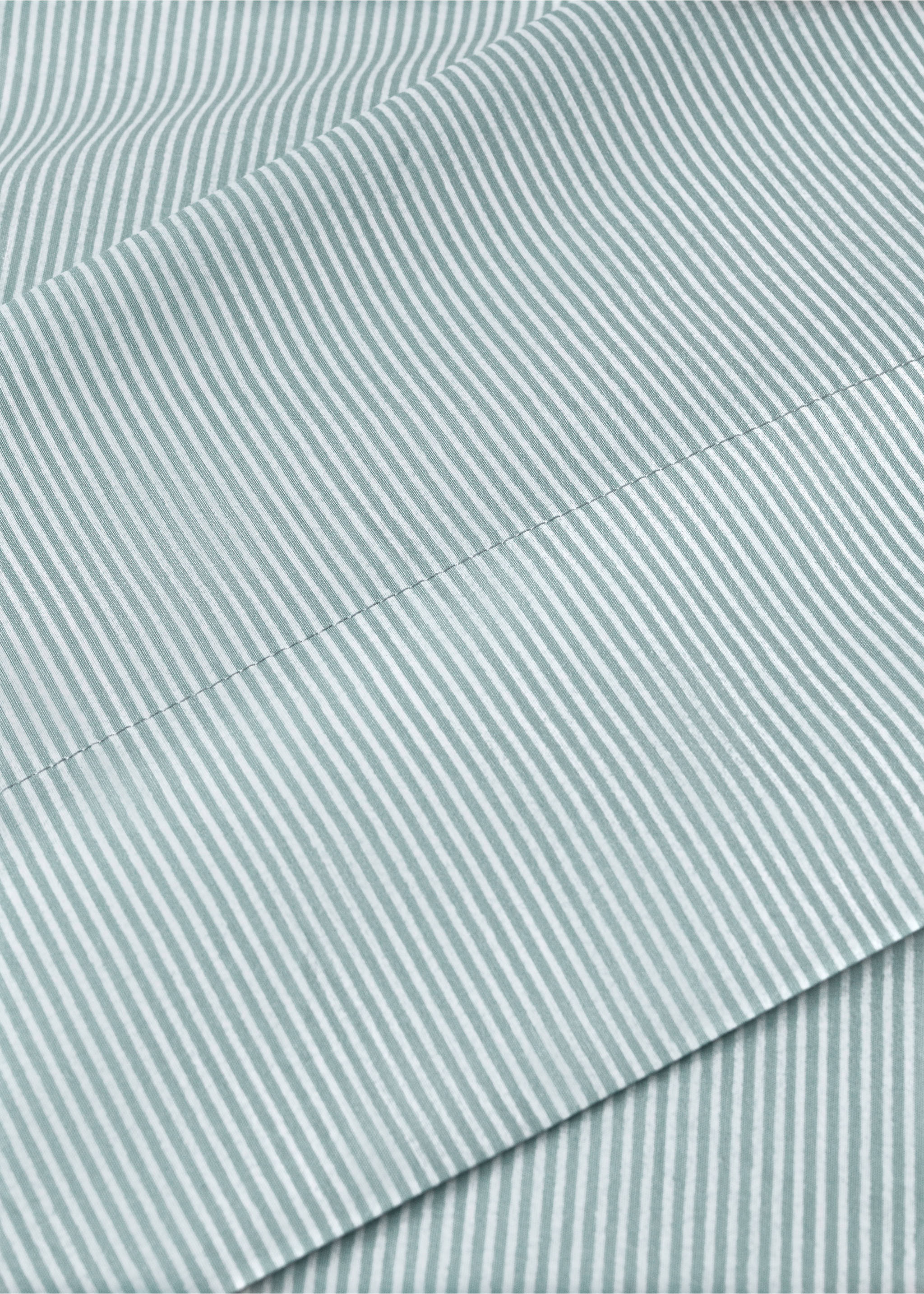 Gestreiftes Spannbettlaken aus Baumwoll-Perkal für Kinderbettchen - Detail des Artikels 1, Wassergrün. Ref: 87004087-00.