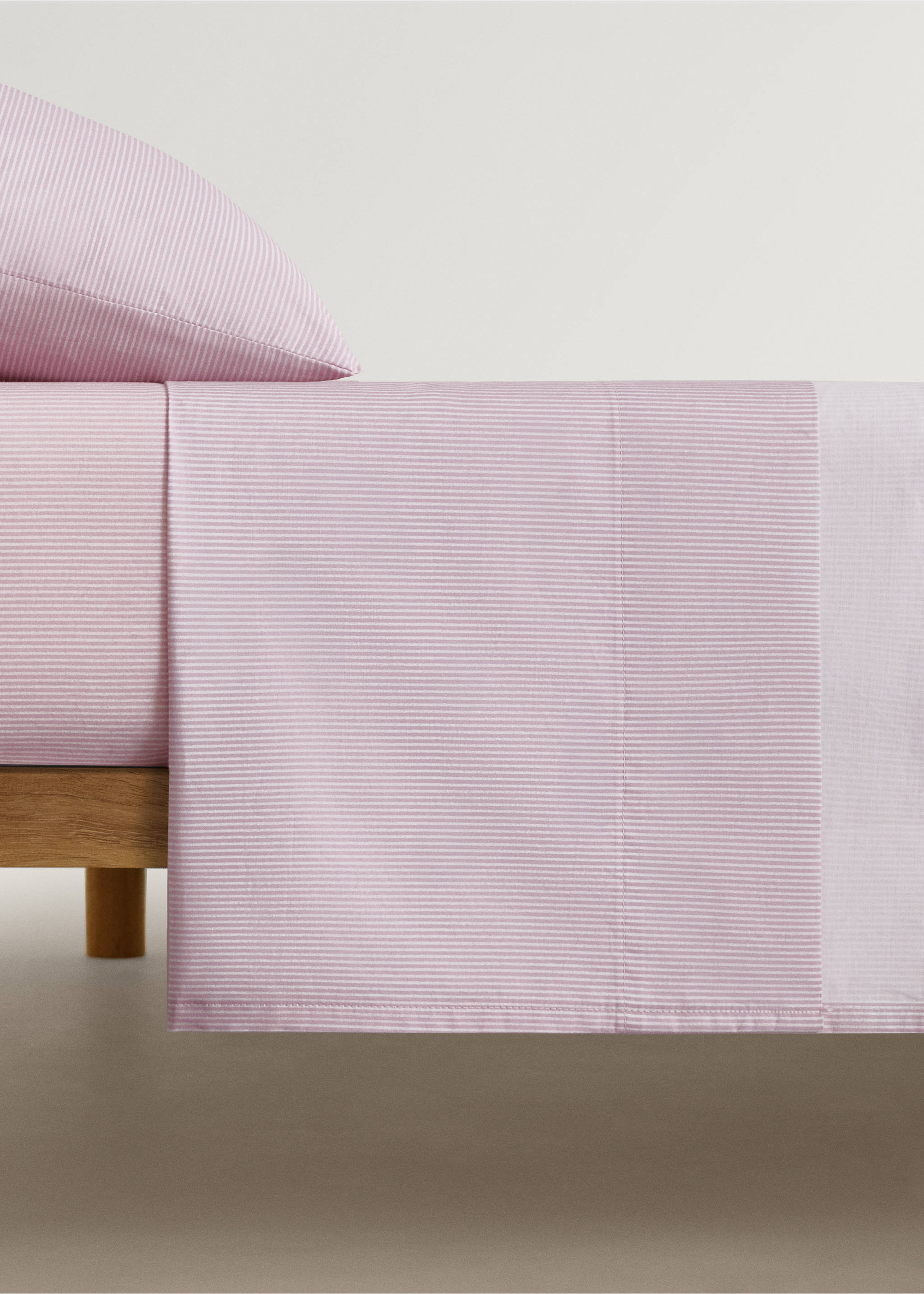 Cotton percale striped top sheet for cot - Article without model, Medium Pink. Ref: 87004087-00.