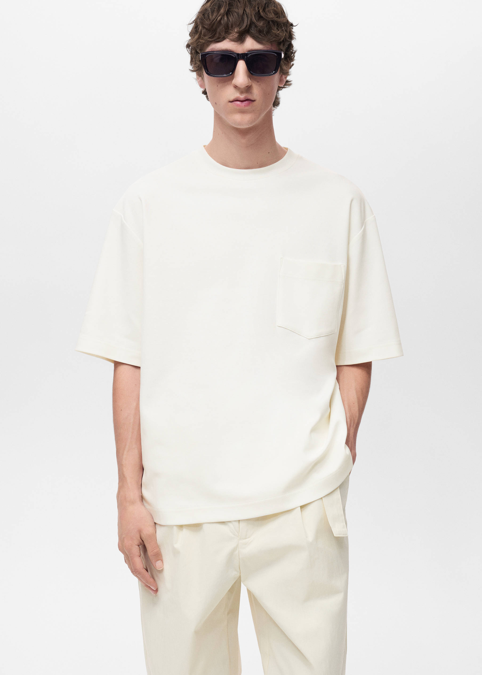 Oversized-T-Shirt mit Tasche - Mittlere Ansicht