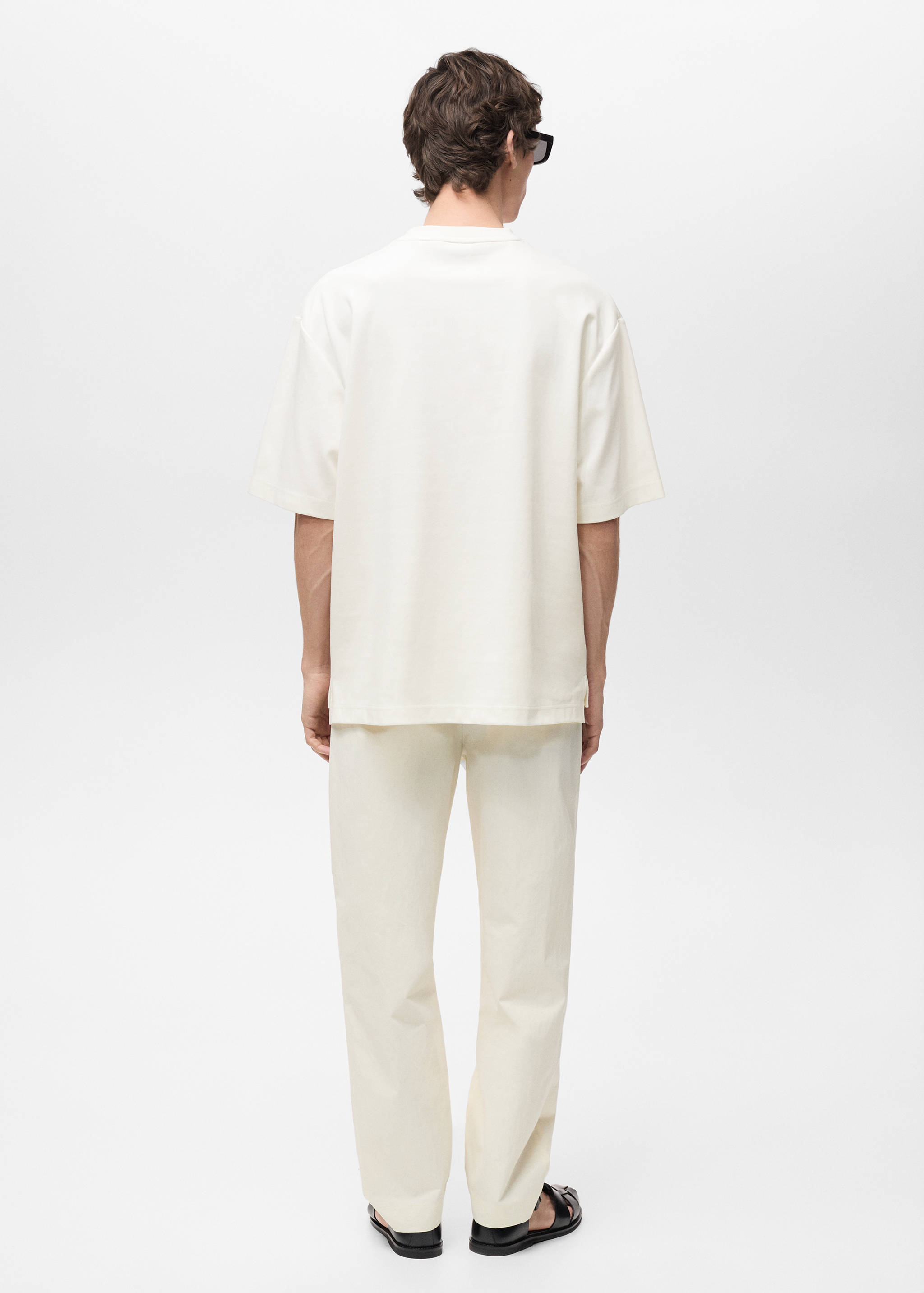 Oversized-T-Shirt mit Tasche - Rückseite des Artikels
