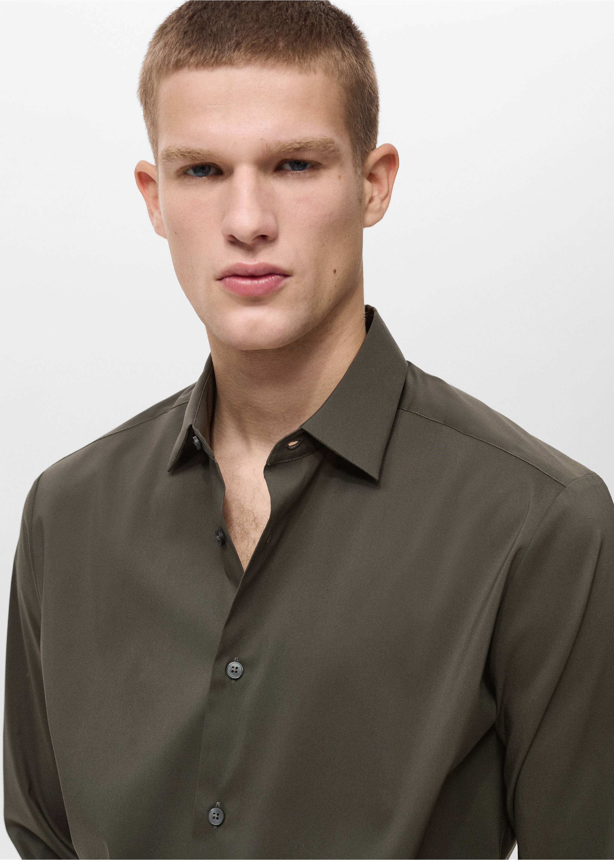 Comfort stretch non-iron shirt - Details of the article 1, Medium Green. Ref: 87004409-00.