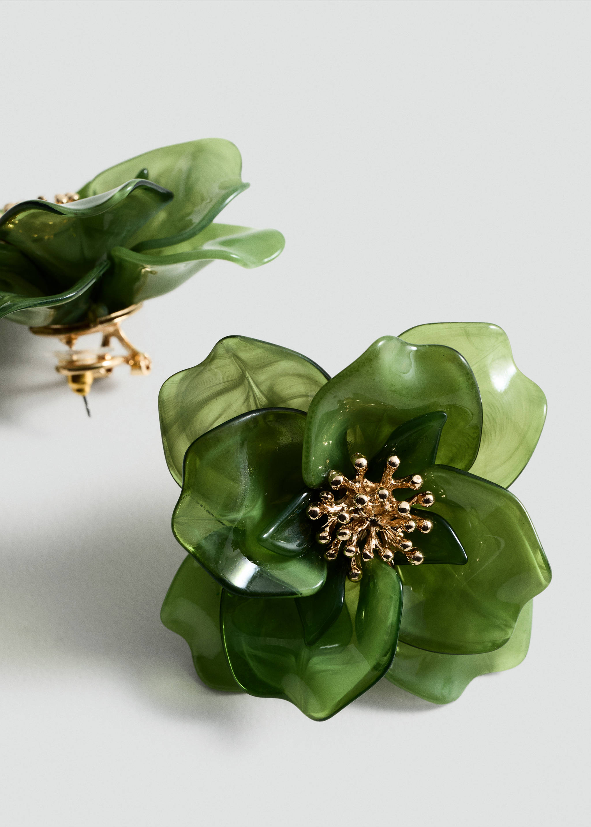 Floral earrings - Medium plane, Pastel Green. Ref: 87004422-00.