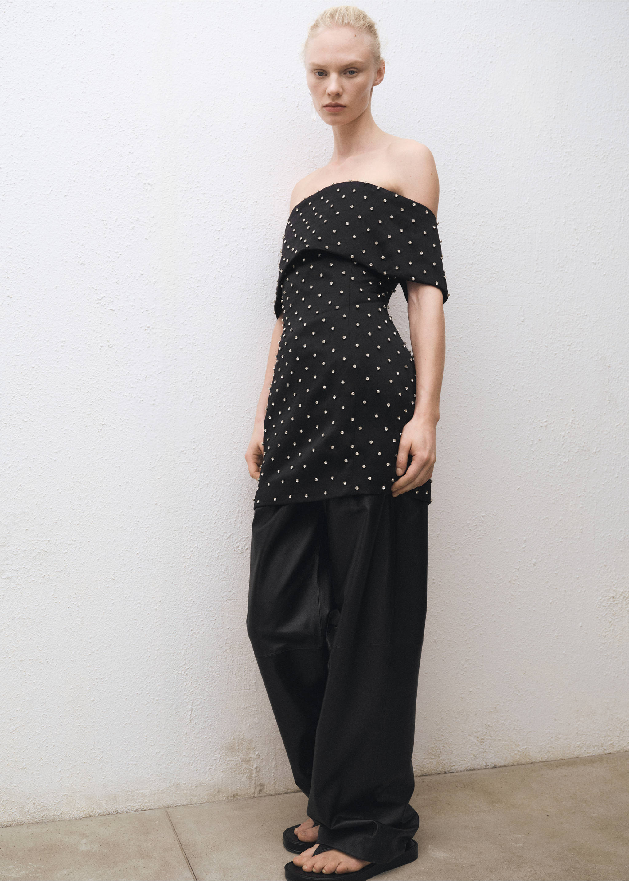 Vestit paraula d'honor aplics brillants - Detall de l'article 2, Negre. Ref: 87004428-00.