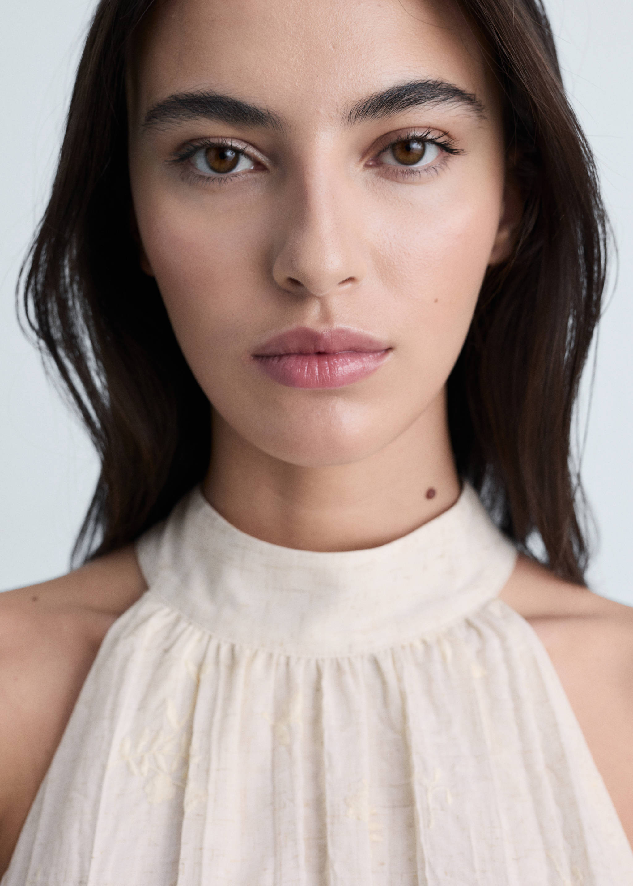 Vestido com mistura de linho bordado - Pormenor do artigo 1