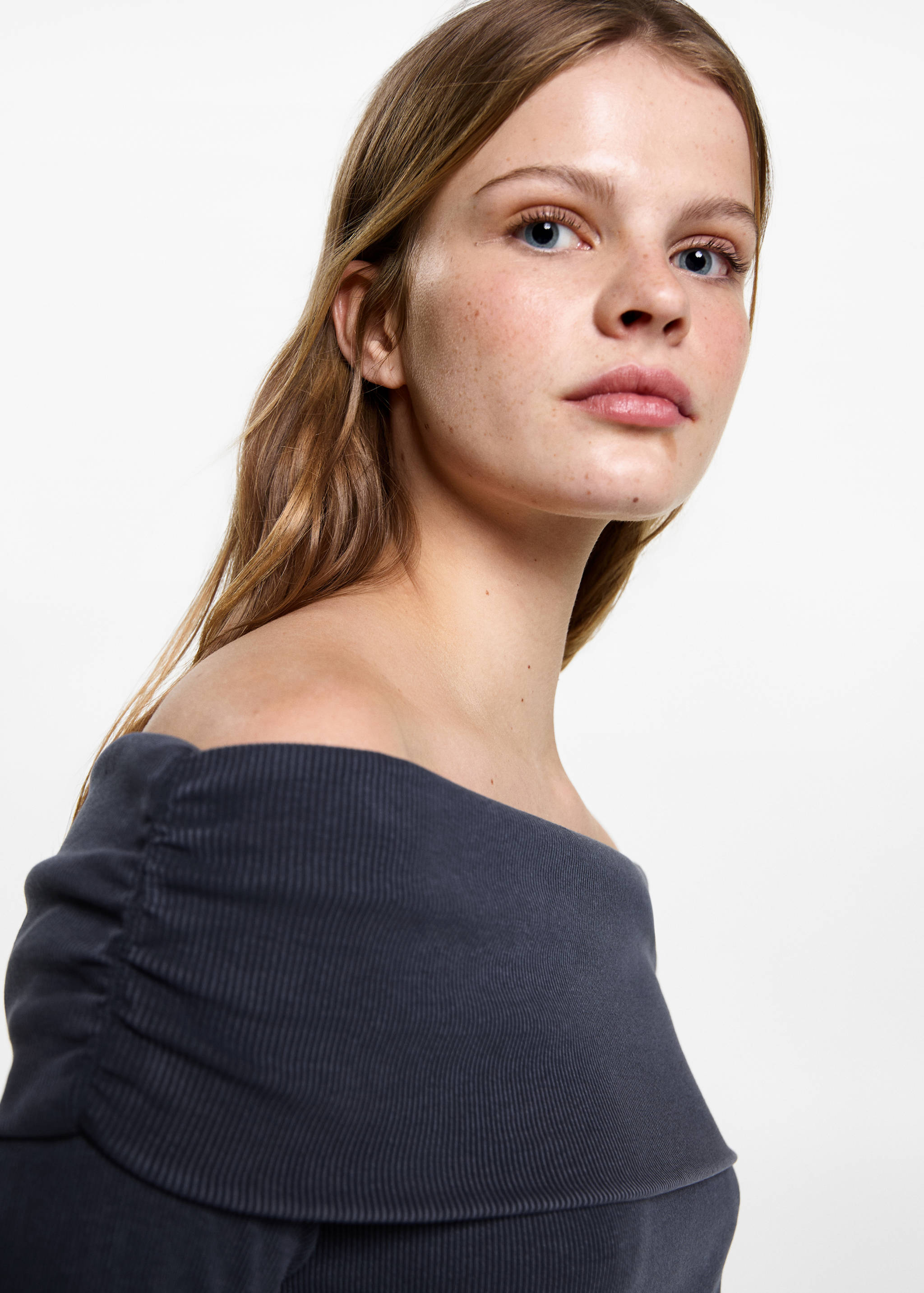 Off-shoulder T-shirt - Details of the article 1