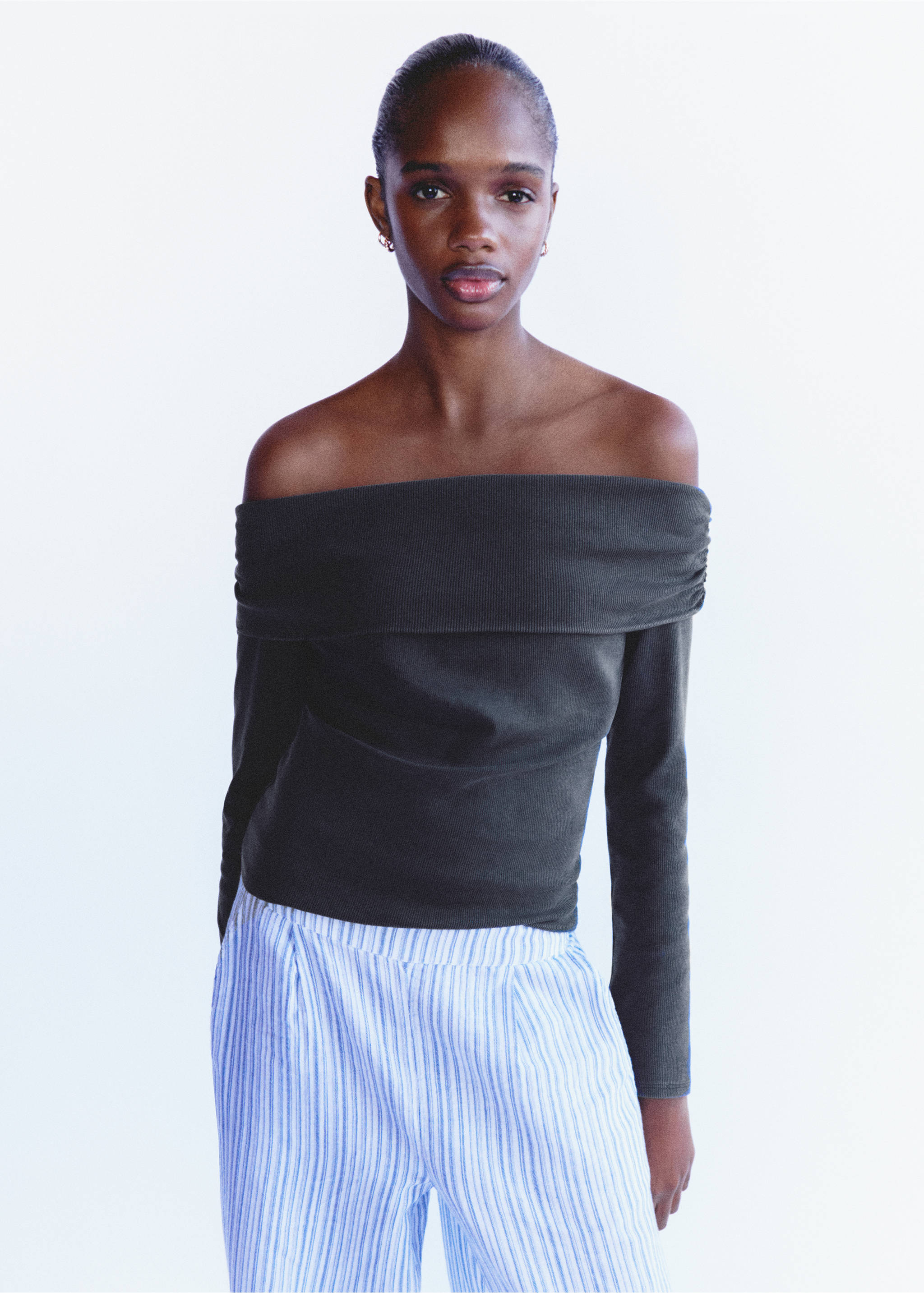 Off-shoulder T-shirt - Details of the article 5, Dark Navy. Ref: 87004791-00.