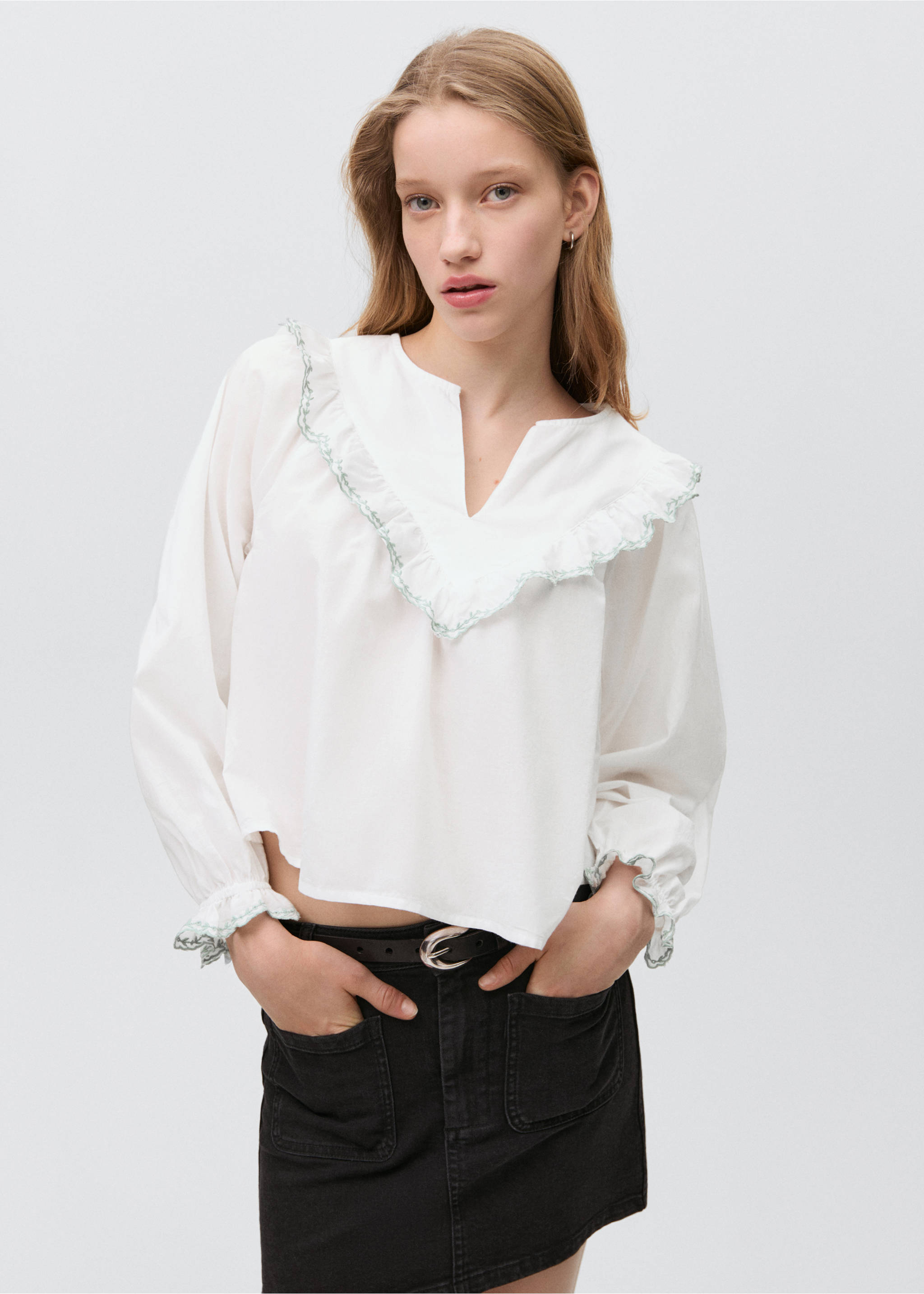 Ruffle neck blouse - Medium plane, Off White. Ref: 87004792-00.