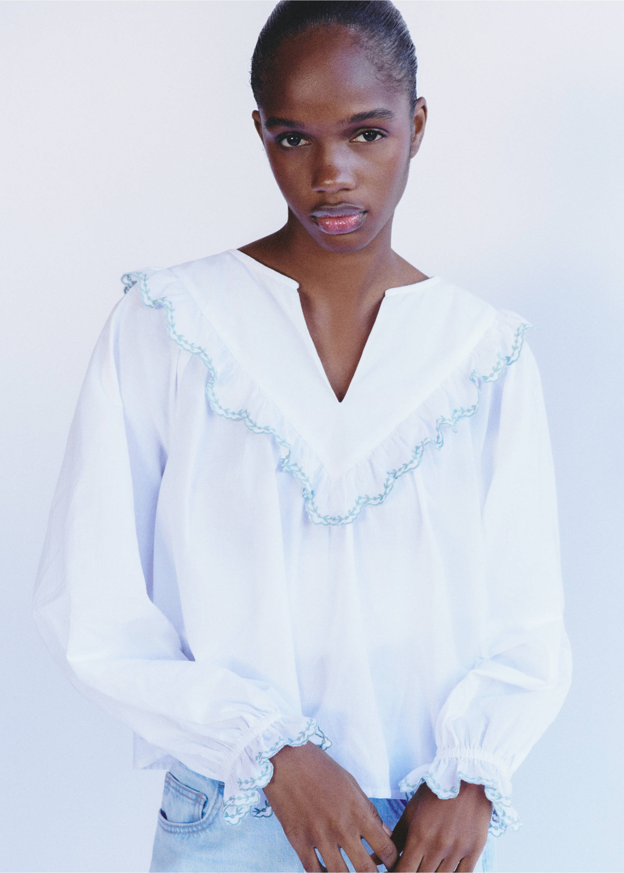 Ruffle neck blouse - Details of the article 5, Off White. Ref: 87004792-00.
