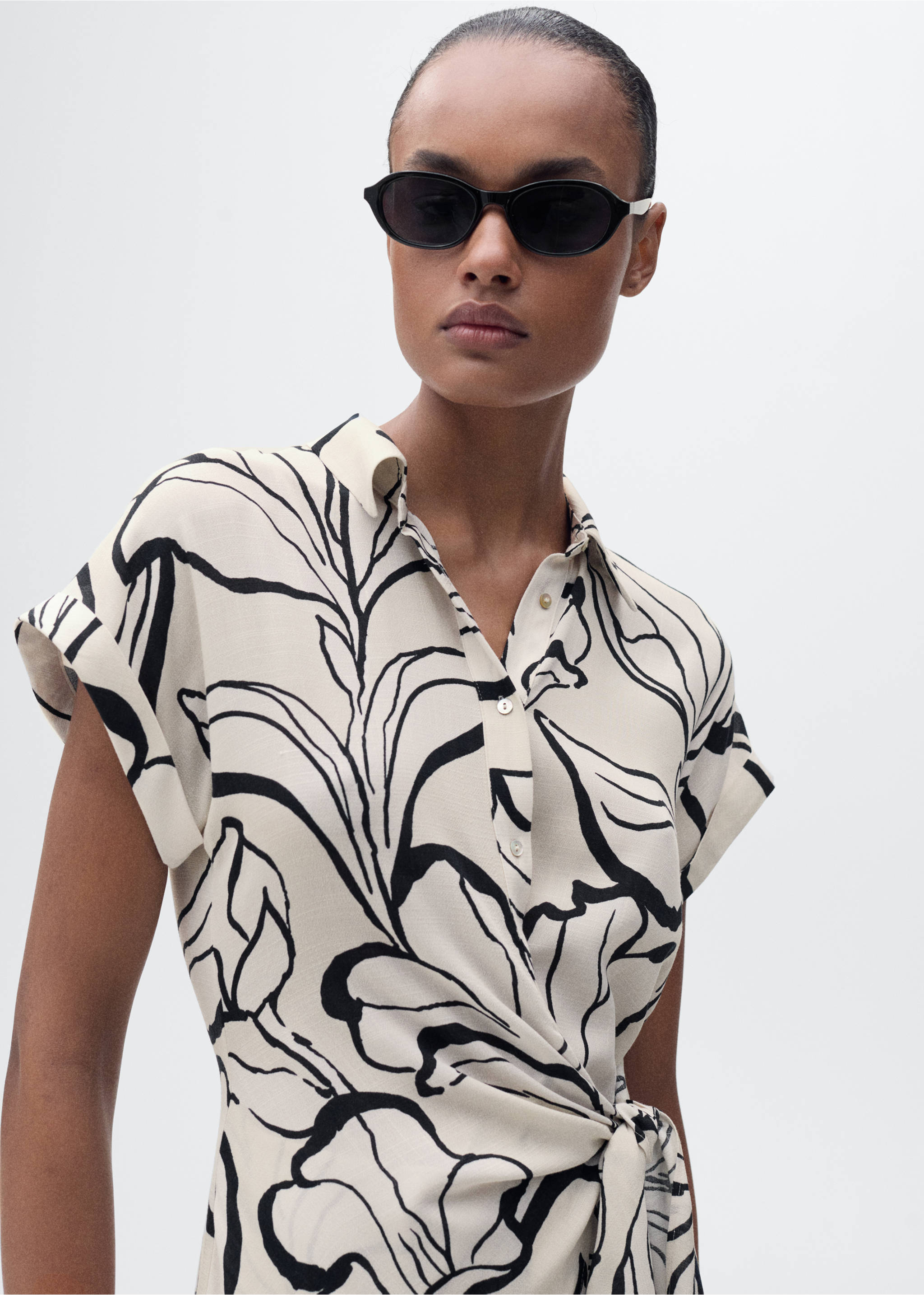 Printed dress with knot detail - Details of the article 1, Ecru. Ref: 87004814-00.