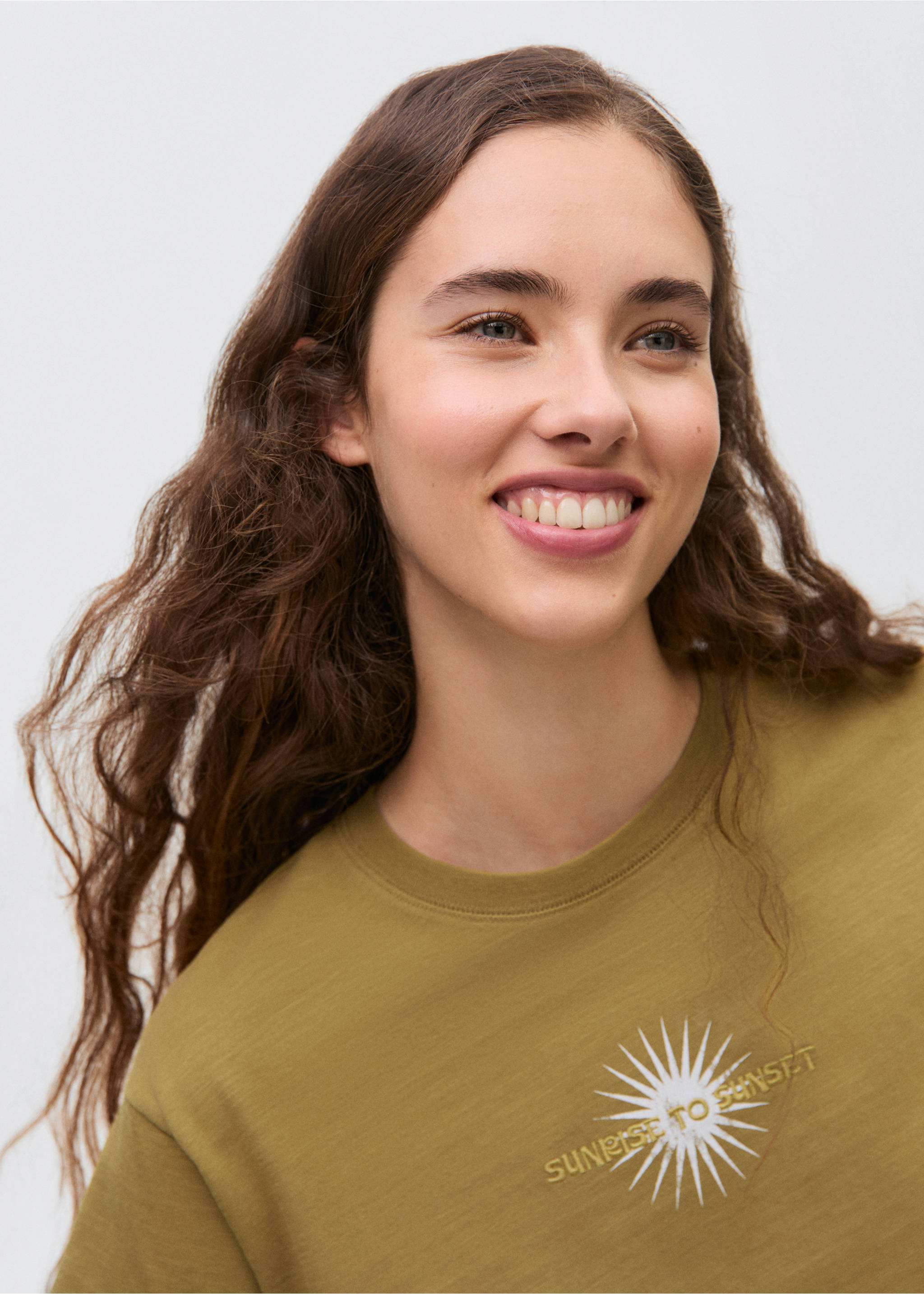 Embroidered cotton message t-shirt - Details of the article 1, Olive Green. Ref: 87005739-00.