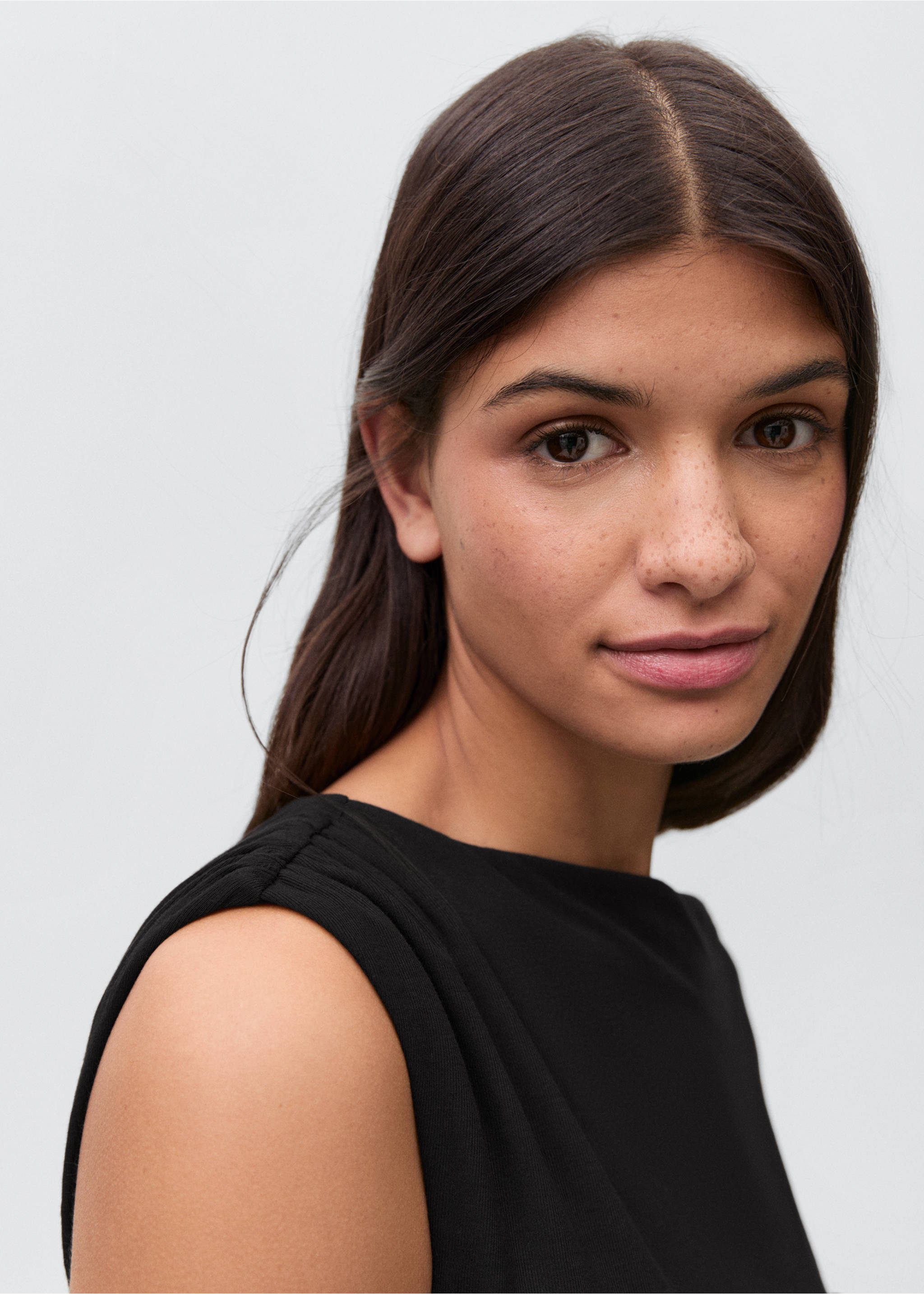 Shoulder detail T-shirt - Details of the article 1, Black. Ref: 87005742-00.
