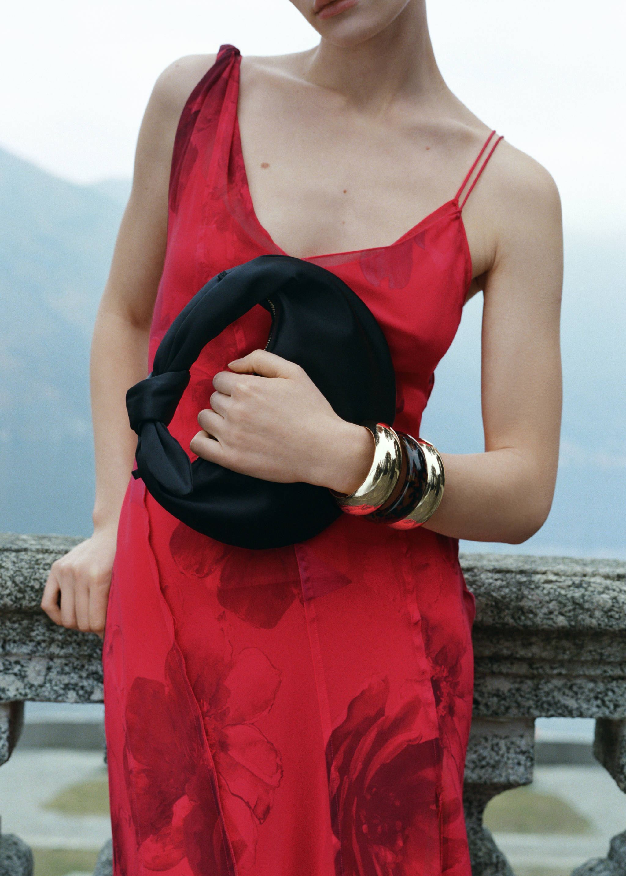 Bolso mano satinado - Plano general, Negro. Ref: 87005748-00.