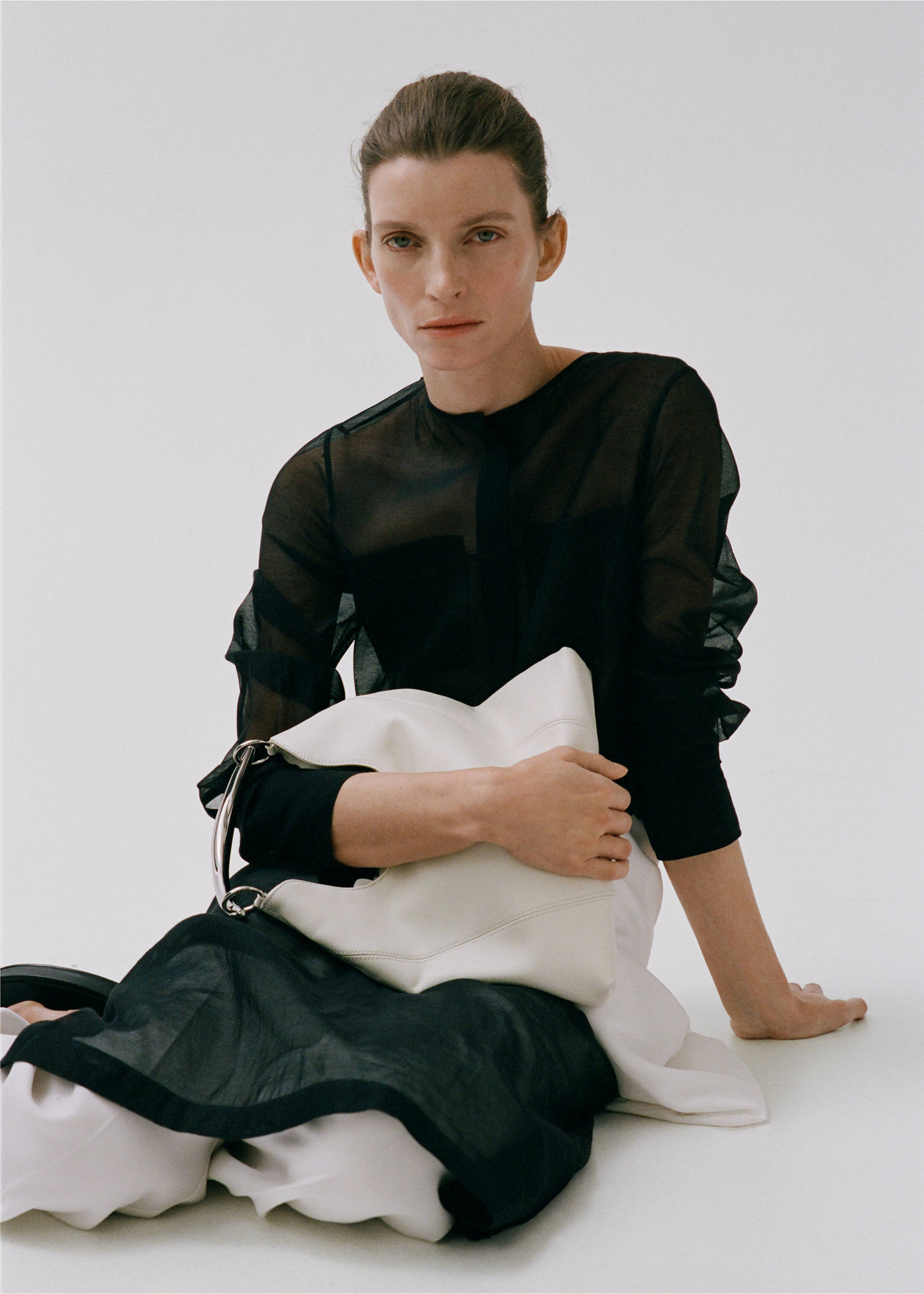 Leather shoulder bag with metal handle - Details of the article 7, White. Ref: 87005750-00.