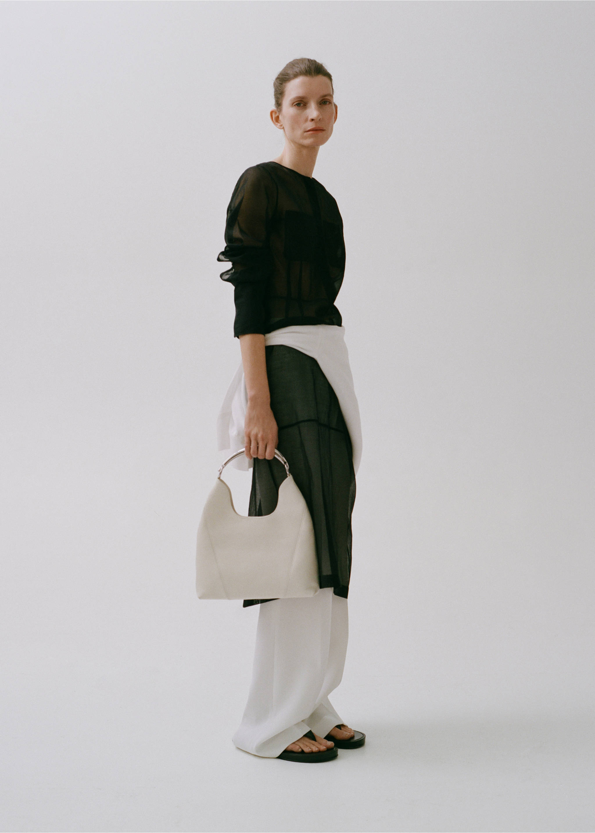 Leather shoulder bag with metal handle - General plane, White. Ref: 87005750-00.