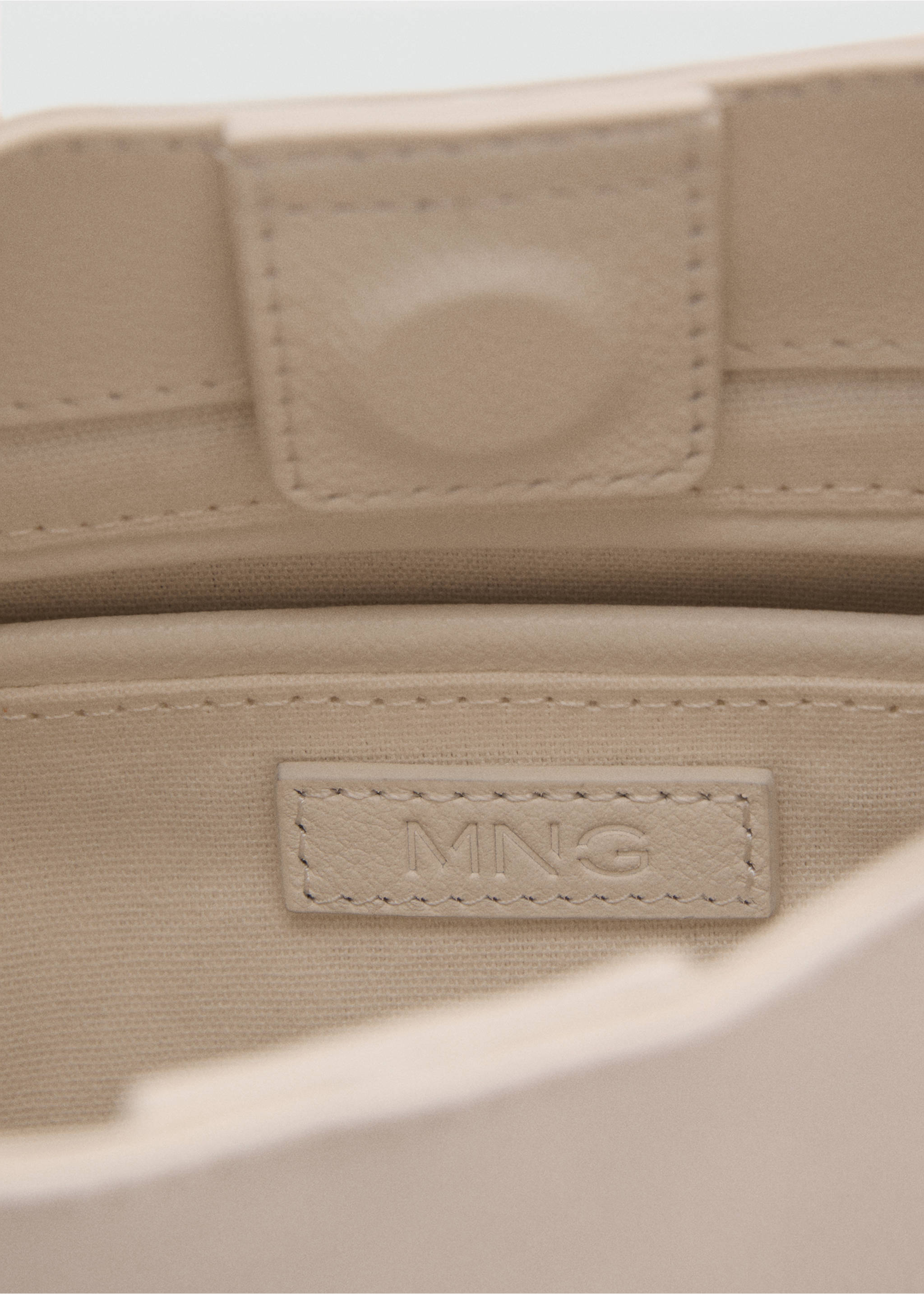 Leather shoulder bag with metal handle - Details of the article 3, White. Ref: 87005750-00.