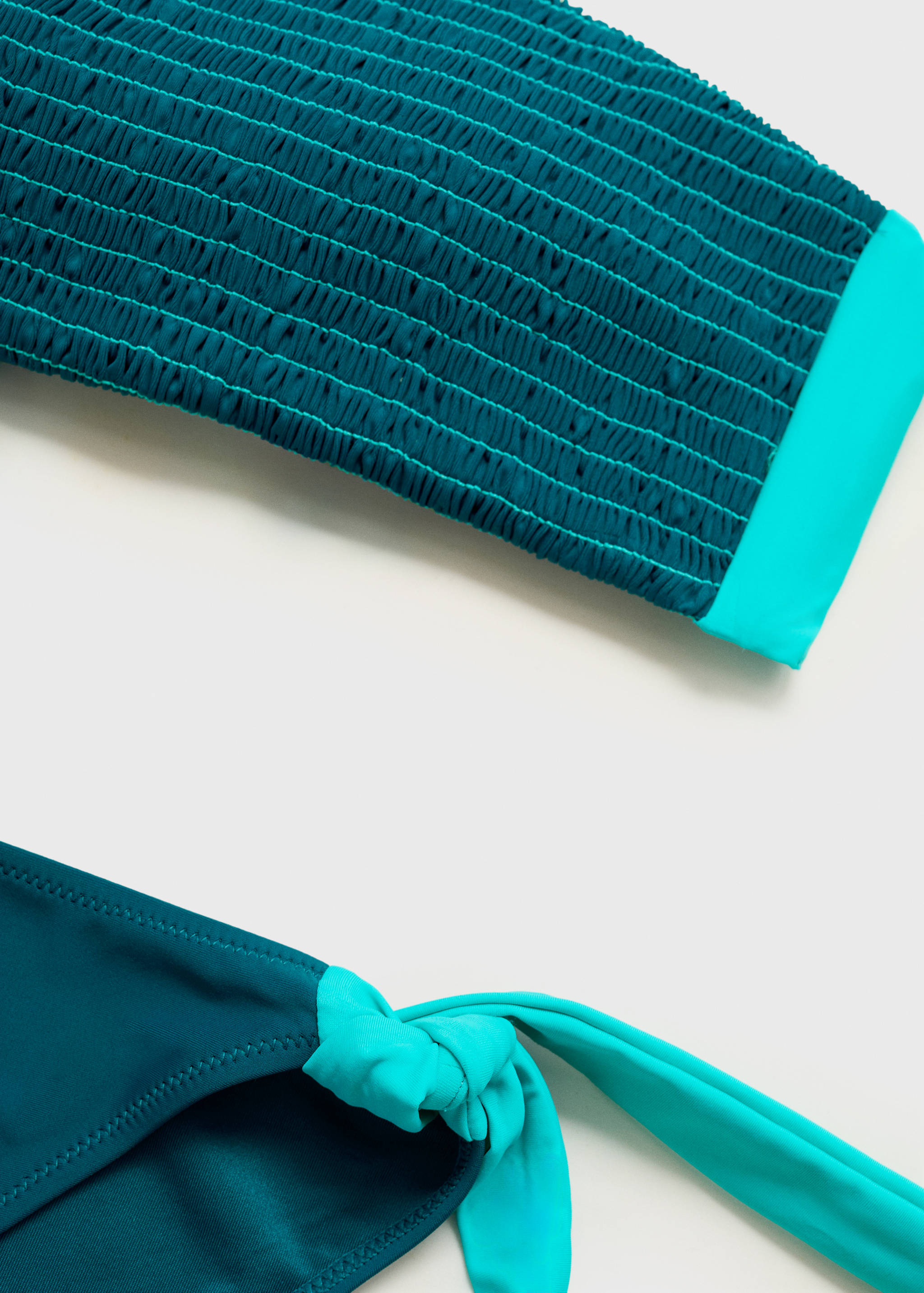 Bikini with contrasting string - Details of the article 8