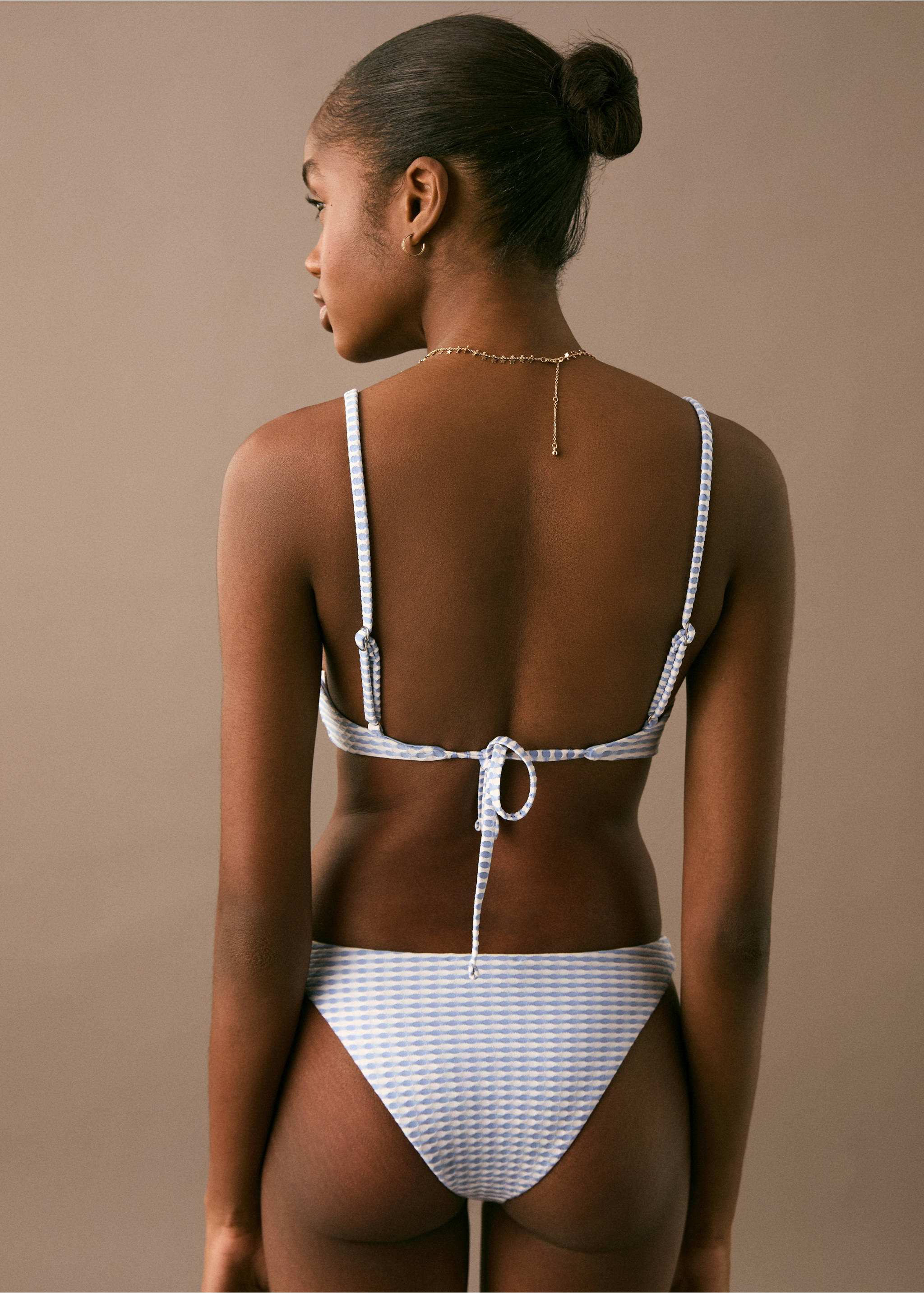 Bikini with textured bow - Reverse of the article, Sky Blue. Ref: 87005768-00.