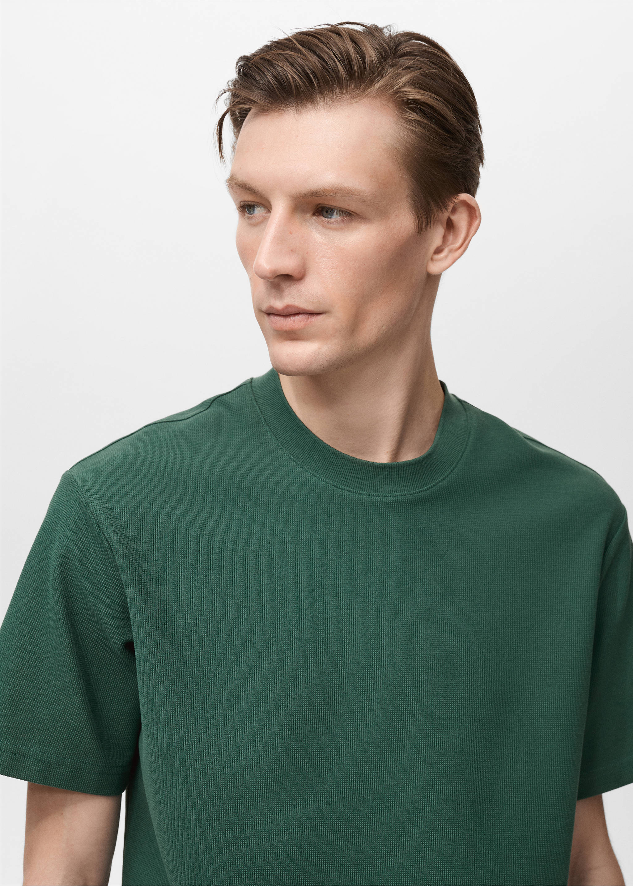 Regular-fit textured t-shirt - Details of the article 1, Dark Green. Ref: 87005949-00.