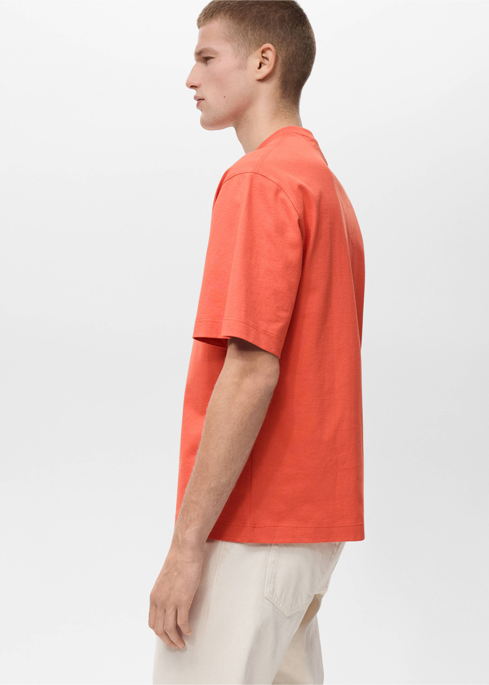 Boxy-Fit-T-Shirt aus 100 % Baumwolle mit Tasche - Detail des Artikels 2, Orange. Ref: 87005950-00.