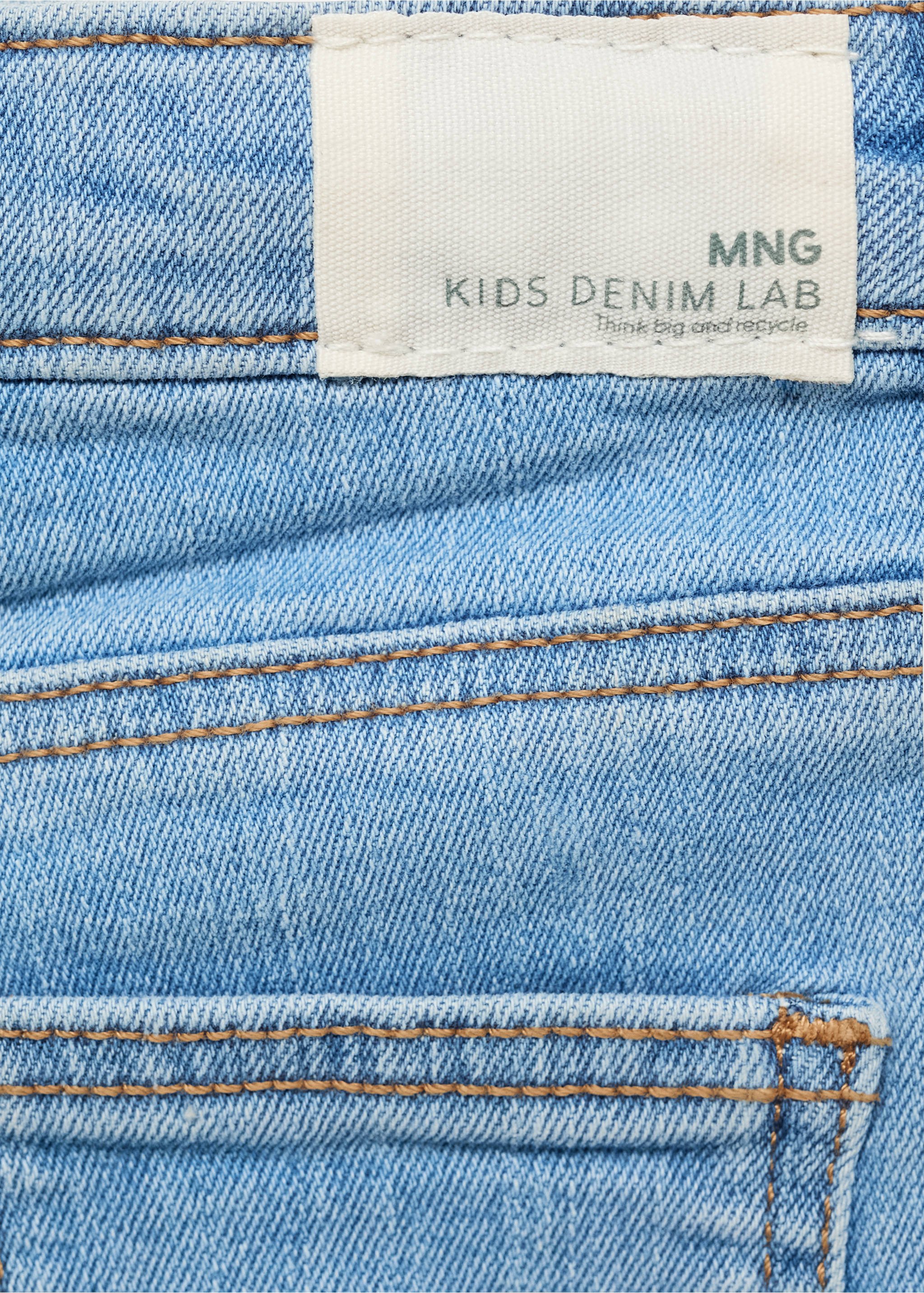 Denim-Shorts mit Umschlag am Saum - Detail des Artikels 0, Mittelblau. Ref: 87005952-00.