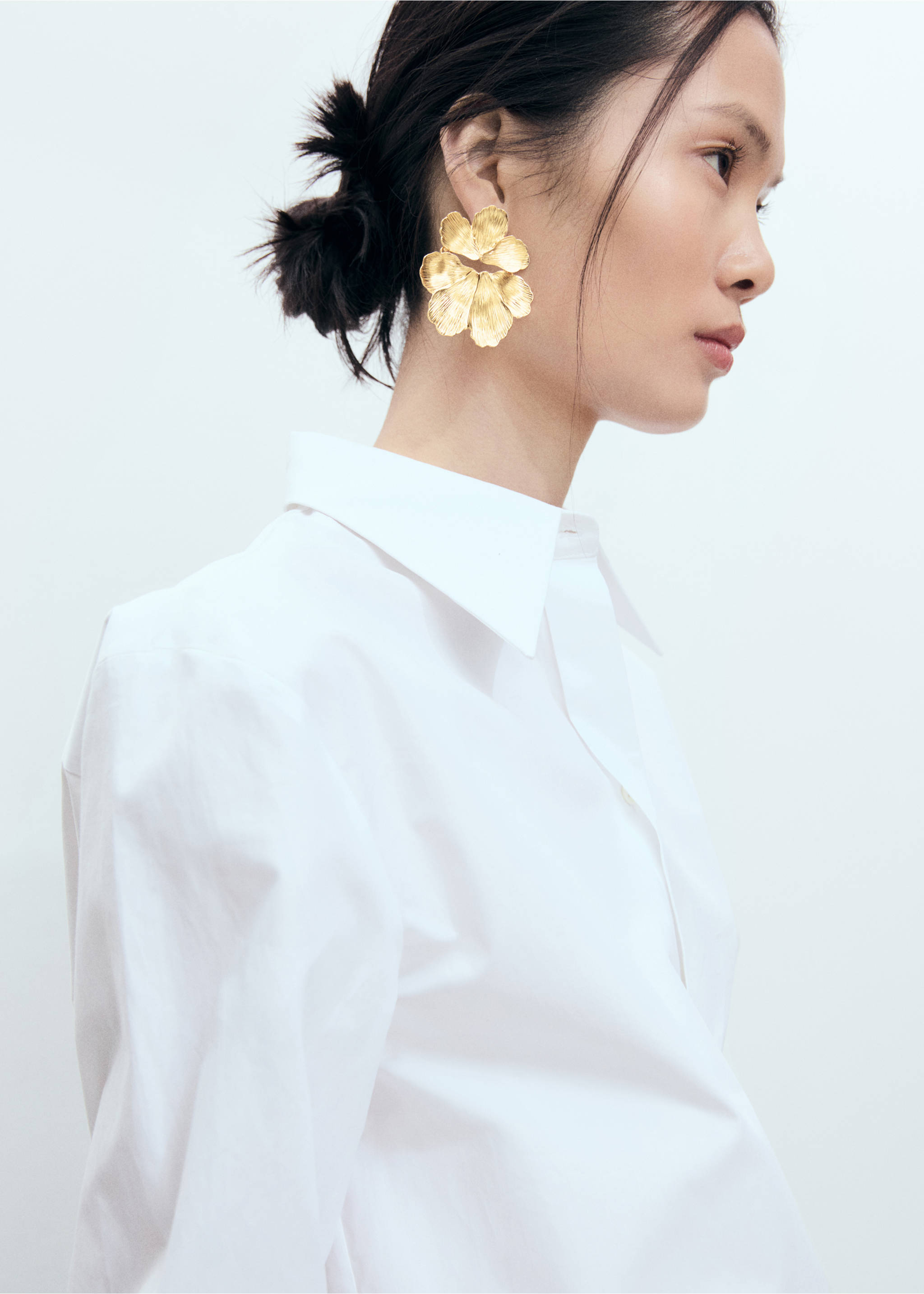 Pendientes flores textura - Plano general, Oro. Ref: 87005974-00.