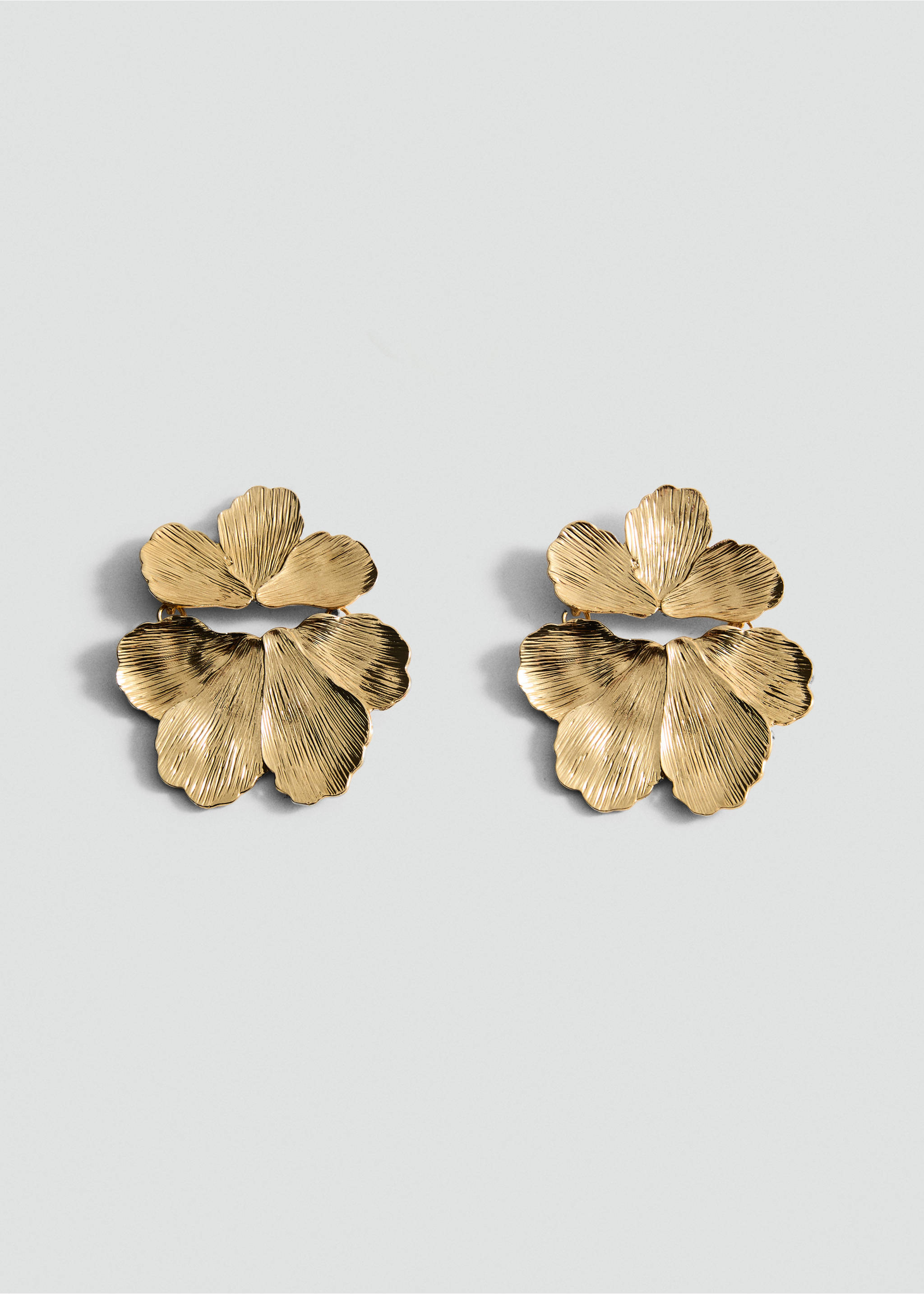 Pendientes flores textura - Artículo sin modelo, Oro. Ref: 87005974-00.