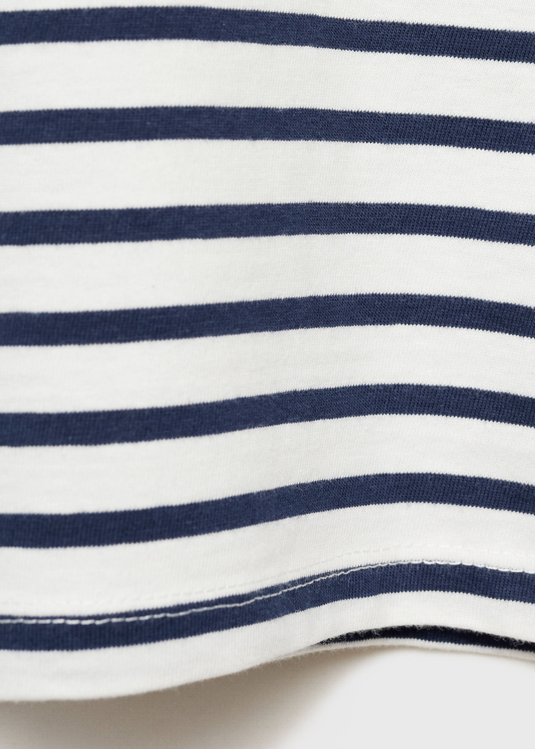 Cut-out t-shirt with striped shoulders - Details of the article 8