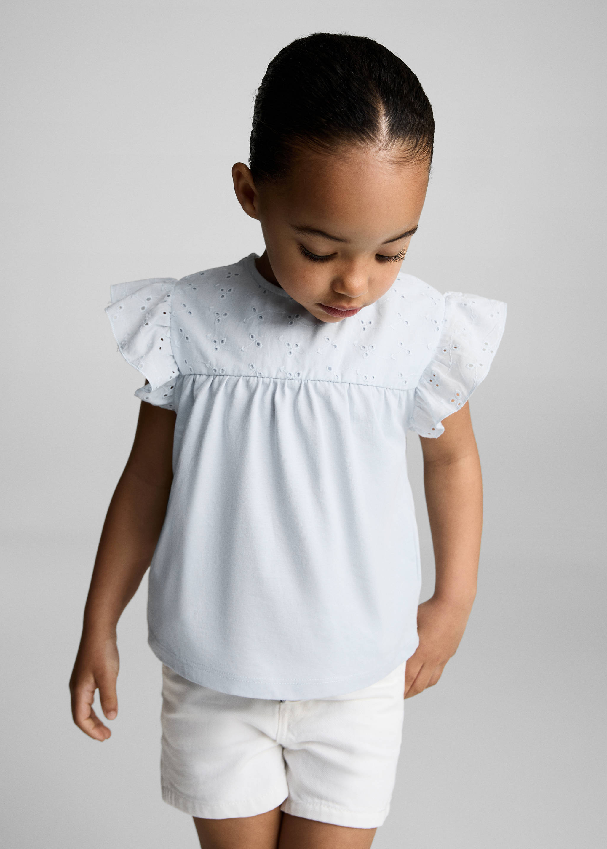 T-shirt détails ajourés - Plan moyen