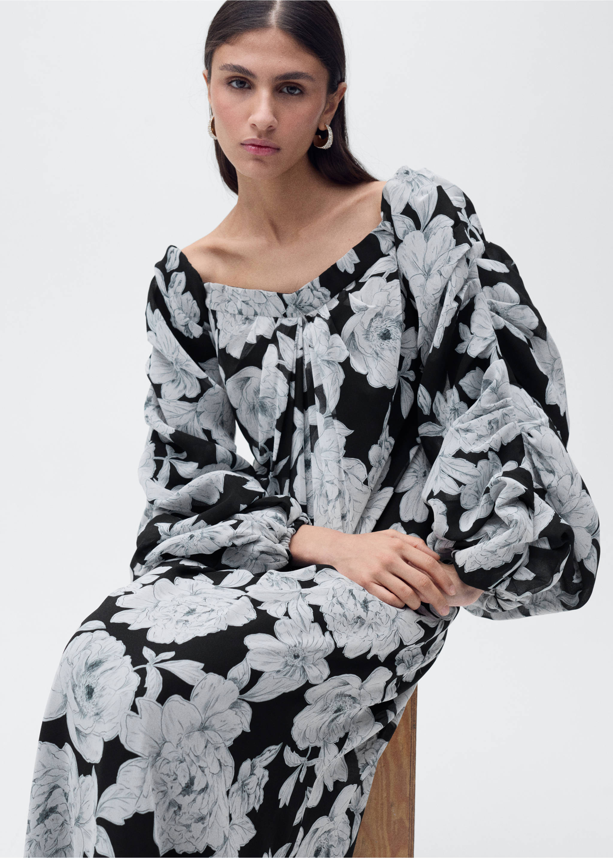 Vestit floral paraula d'honor - Detall de l'article 6, Negre. Ref: 87006382-00.