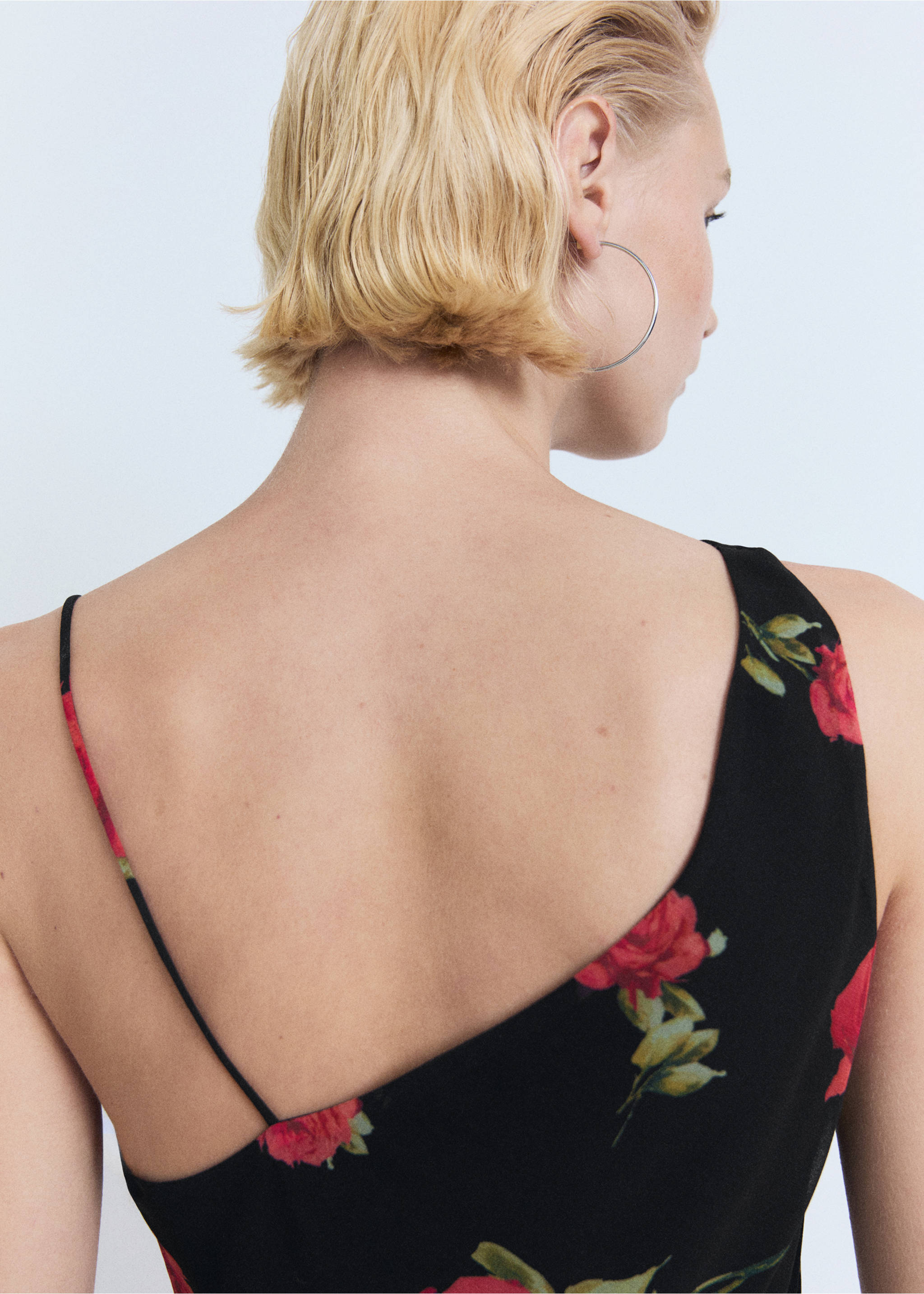 Long floral-print dress - Details of the article 1, Black. Ref: 87006383-00.