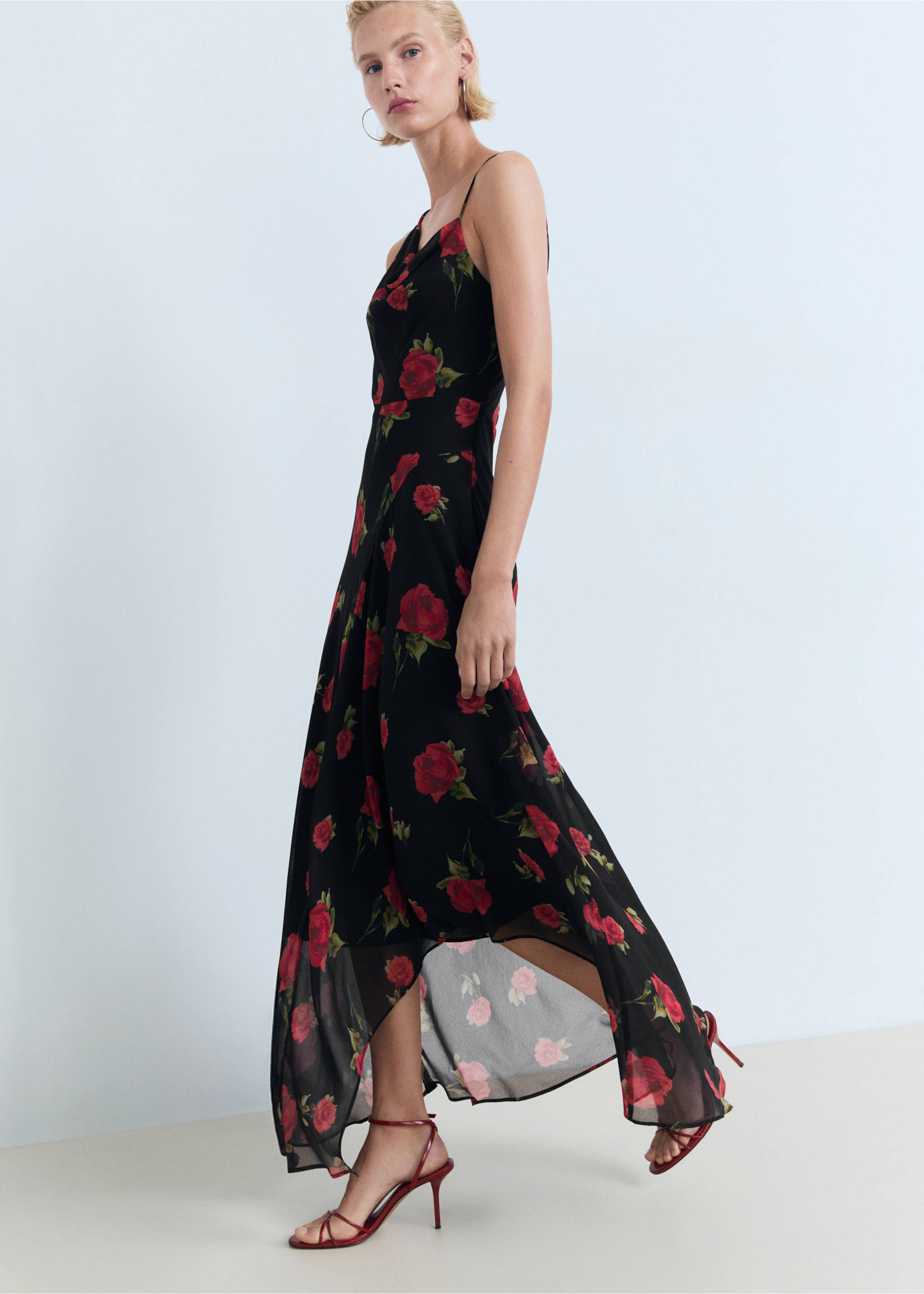 Long floral-print dress - Details of the article 2, Black. Ref: 87006383-00.