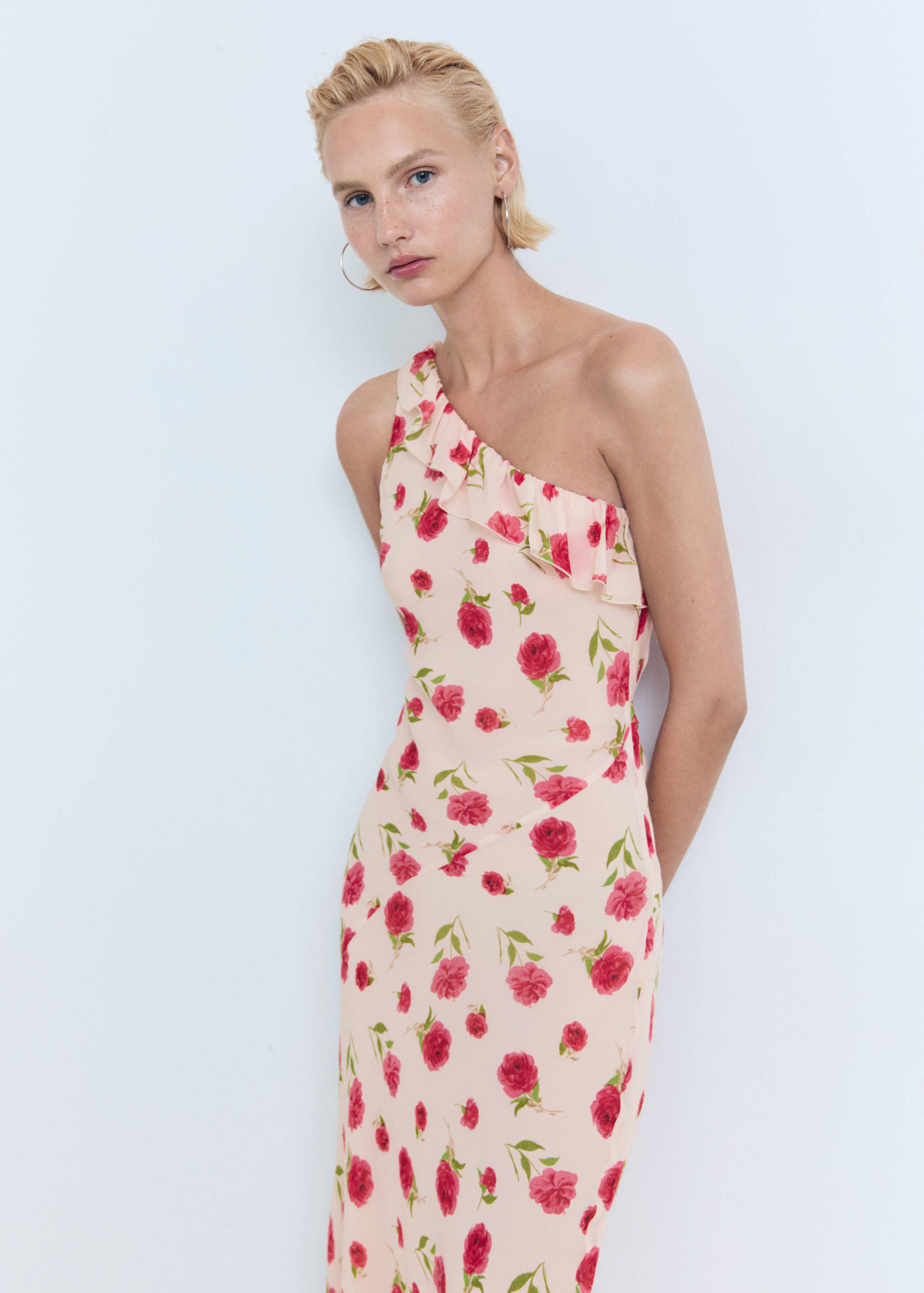 Vestido floral volantes - Plano medio