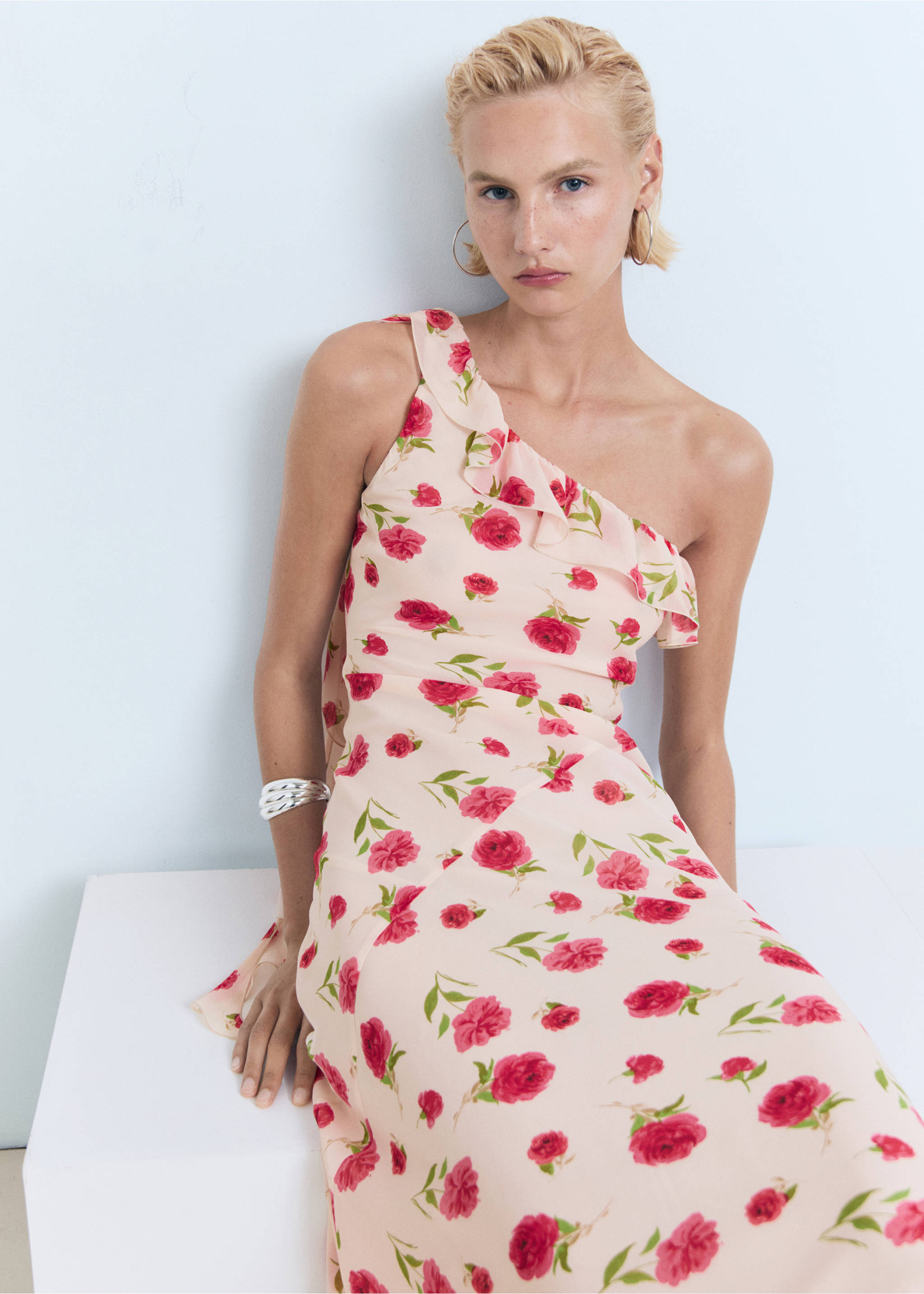 Vestido floral volantes - Detalle del artículo 2, Crudo. Ref: 87006385-00.