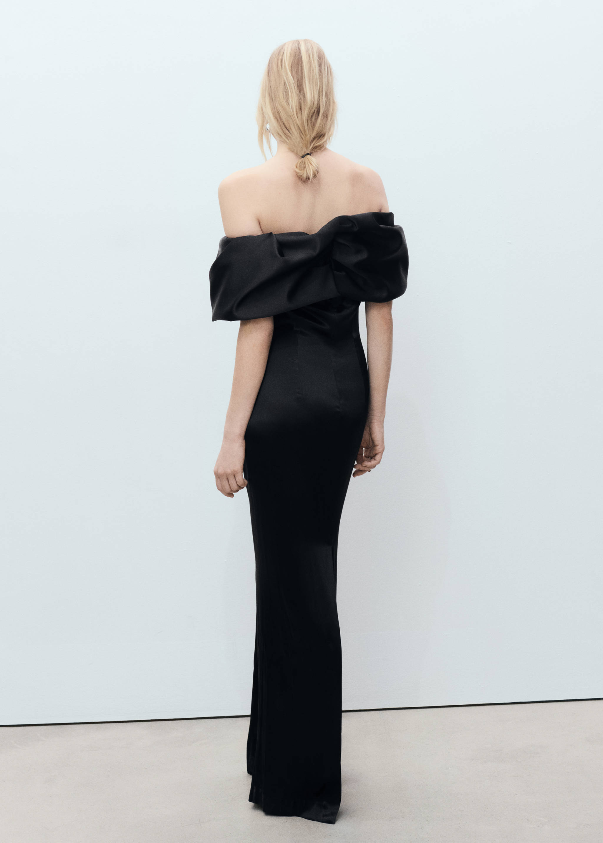 Vestido satinado hombros descubiertos volumen - Reverso del artículo