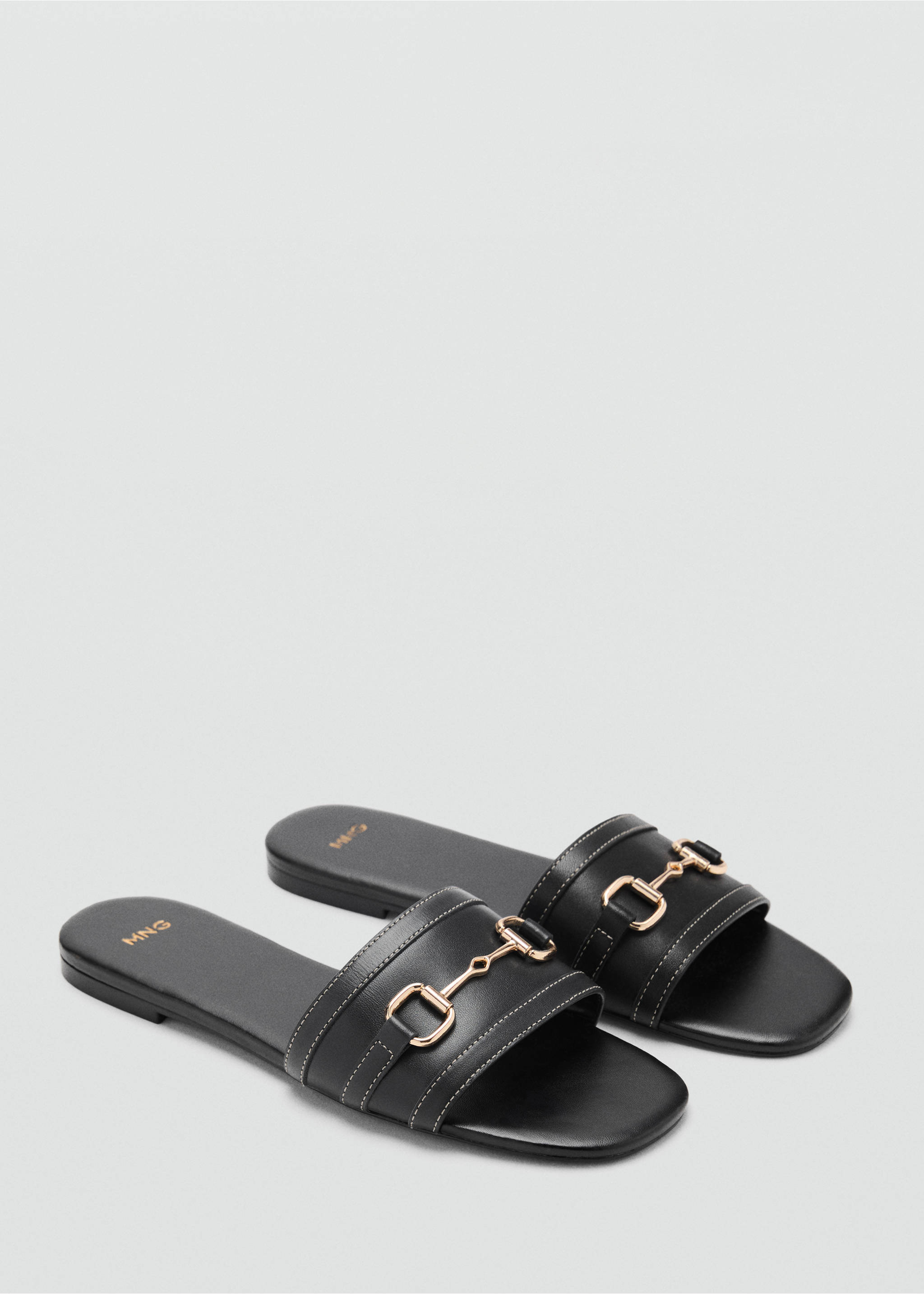 Sandália de pele com fivela - Plano médio, Preto. Ref: 87006711-00.