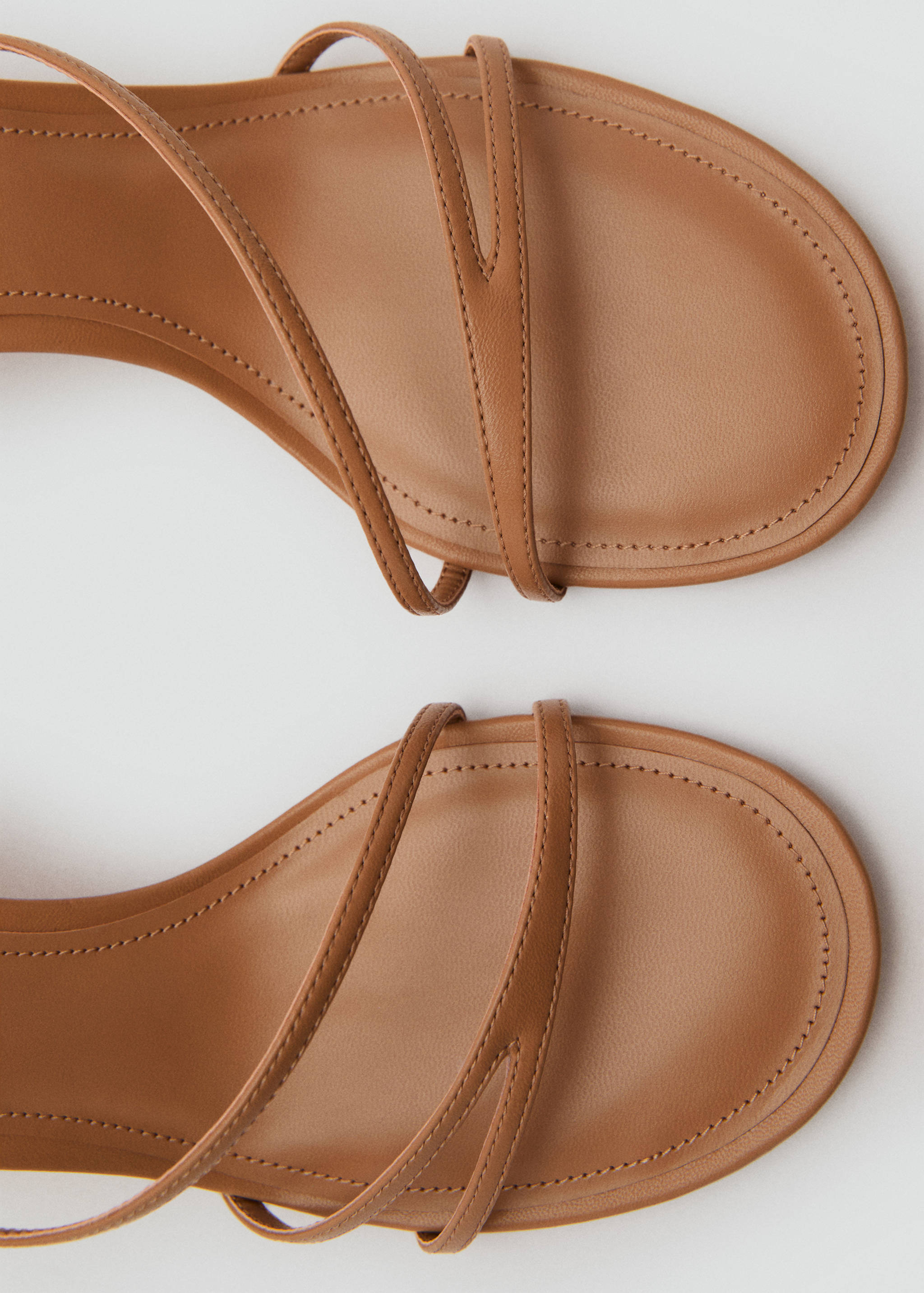 Sandales à lanières et talon - Détail de l'article 3