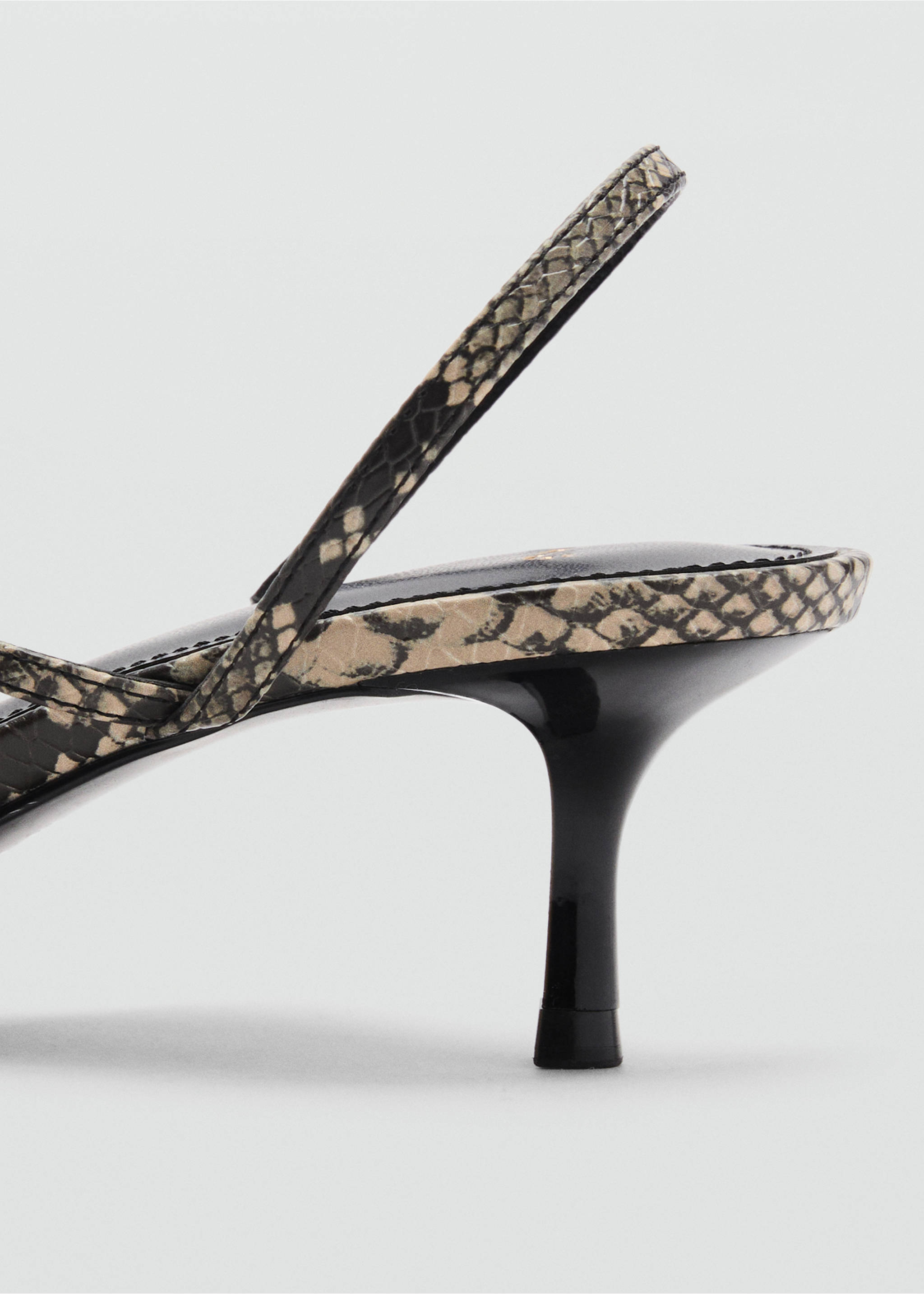 Sandalia tiras tacón - Detalle del artículo 2, Gris. Ref: 87006715-00.