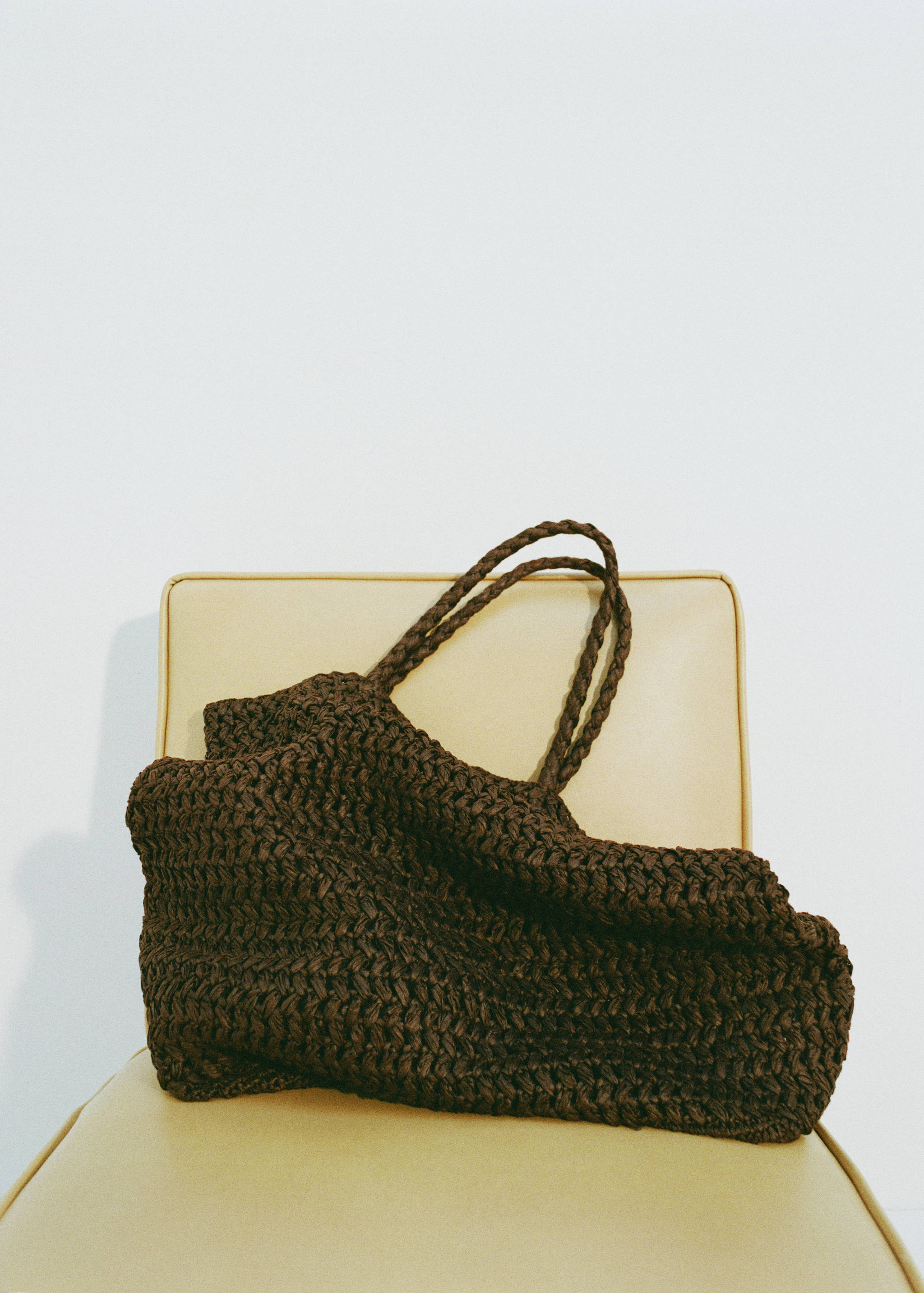 Natural fibre maxi bag - Details of the article 9, Chocolate. Ref: 87007165-00.