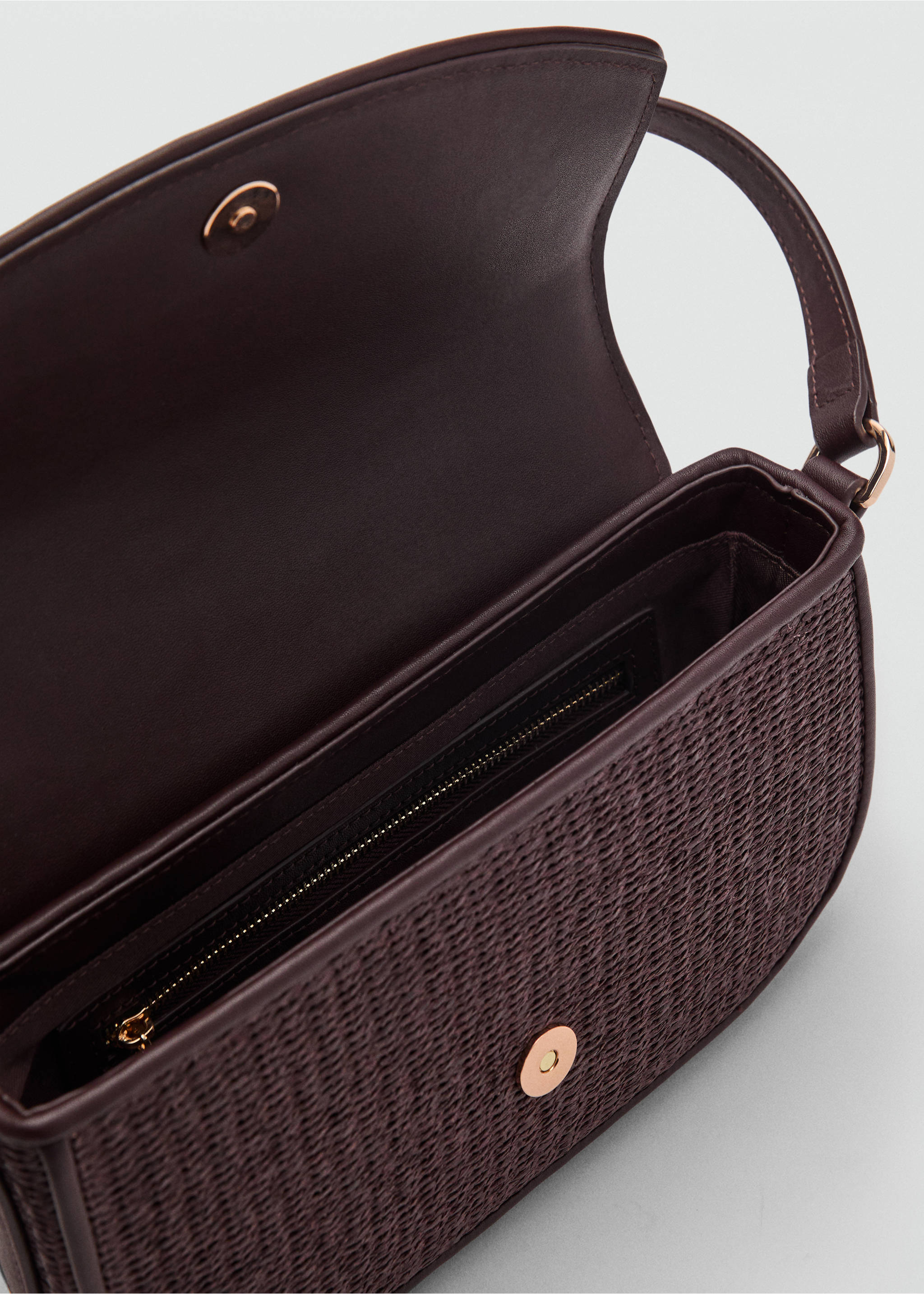 Raffia shoulder bag with flap - Details of the article 3, Chocolate. Ref: 87007168-00.