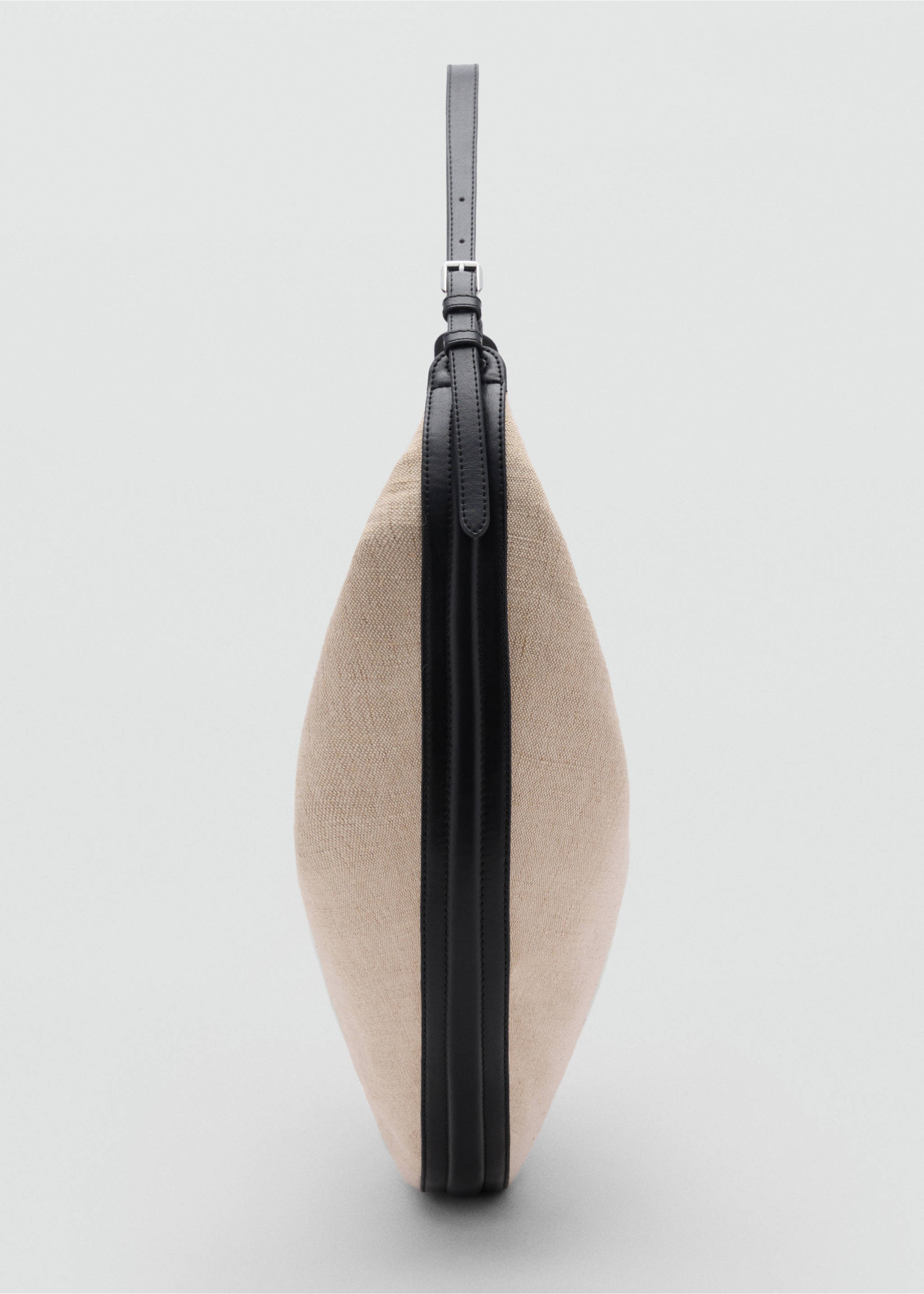 Ovalförmige Schultertasche aus Leinengemisch - Detail des Artikels 1, Schwarz. Ref: 87007170-00.