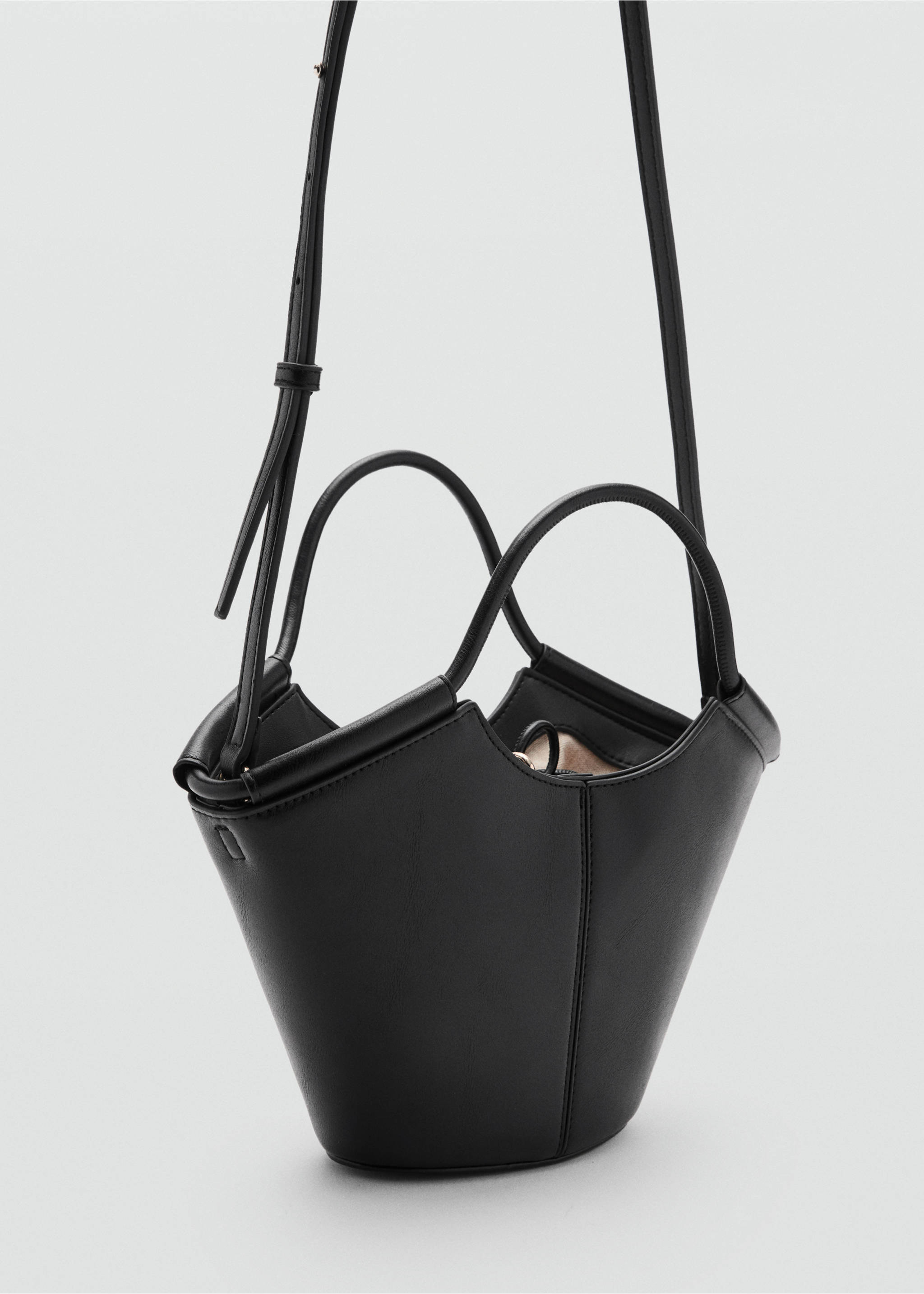 Mini sac à bandoulière style cabas - Plan moyen, Noir. Ref: 87007174-00.