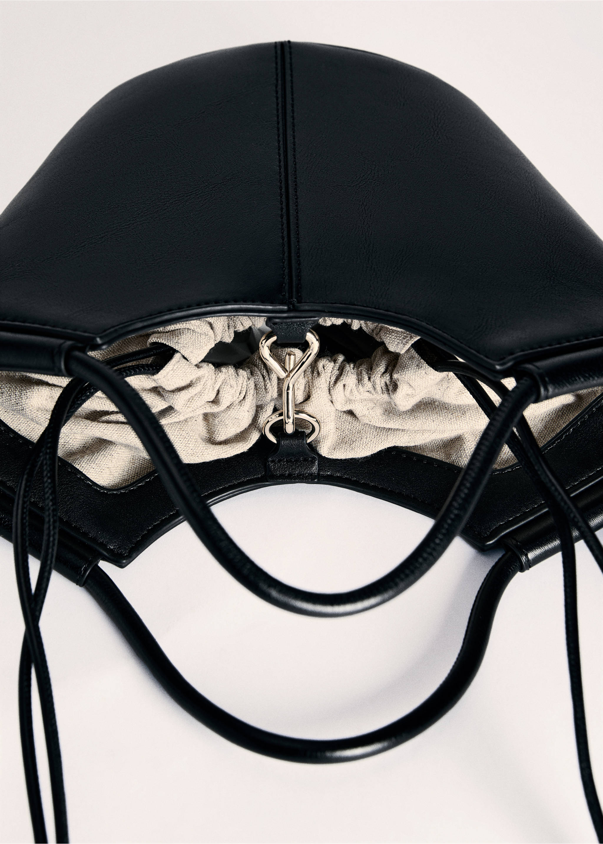 Mini sac à bandoulière style cabas - Détail de l'article 5, Noir. Ref: 87007174-00.