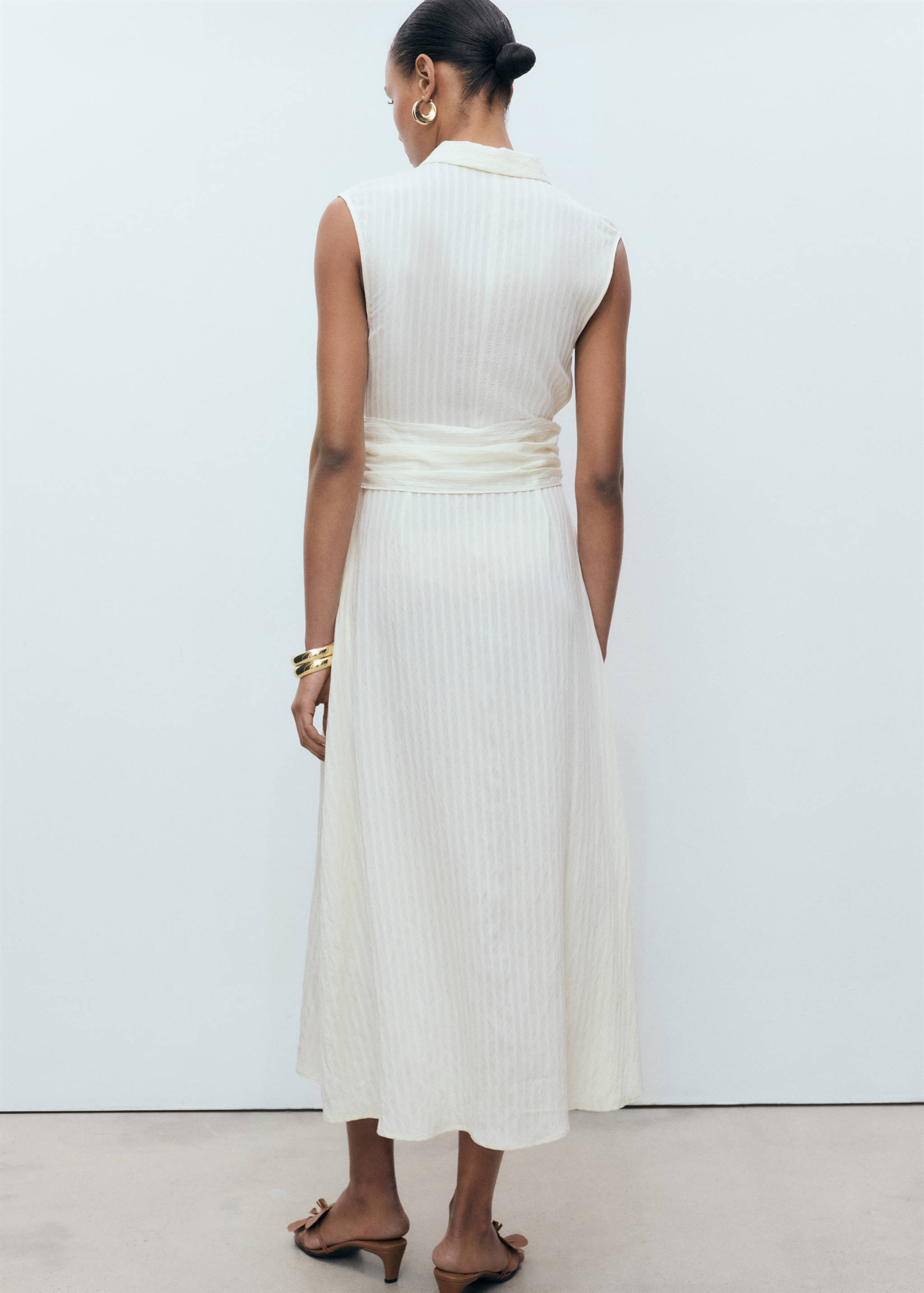 Vestido camiseiro laço - Verso do artigo