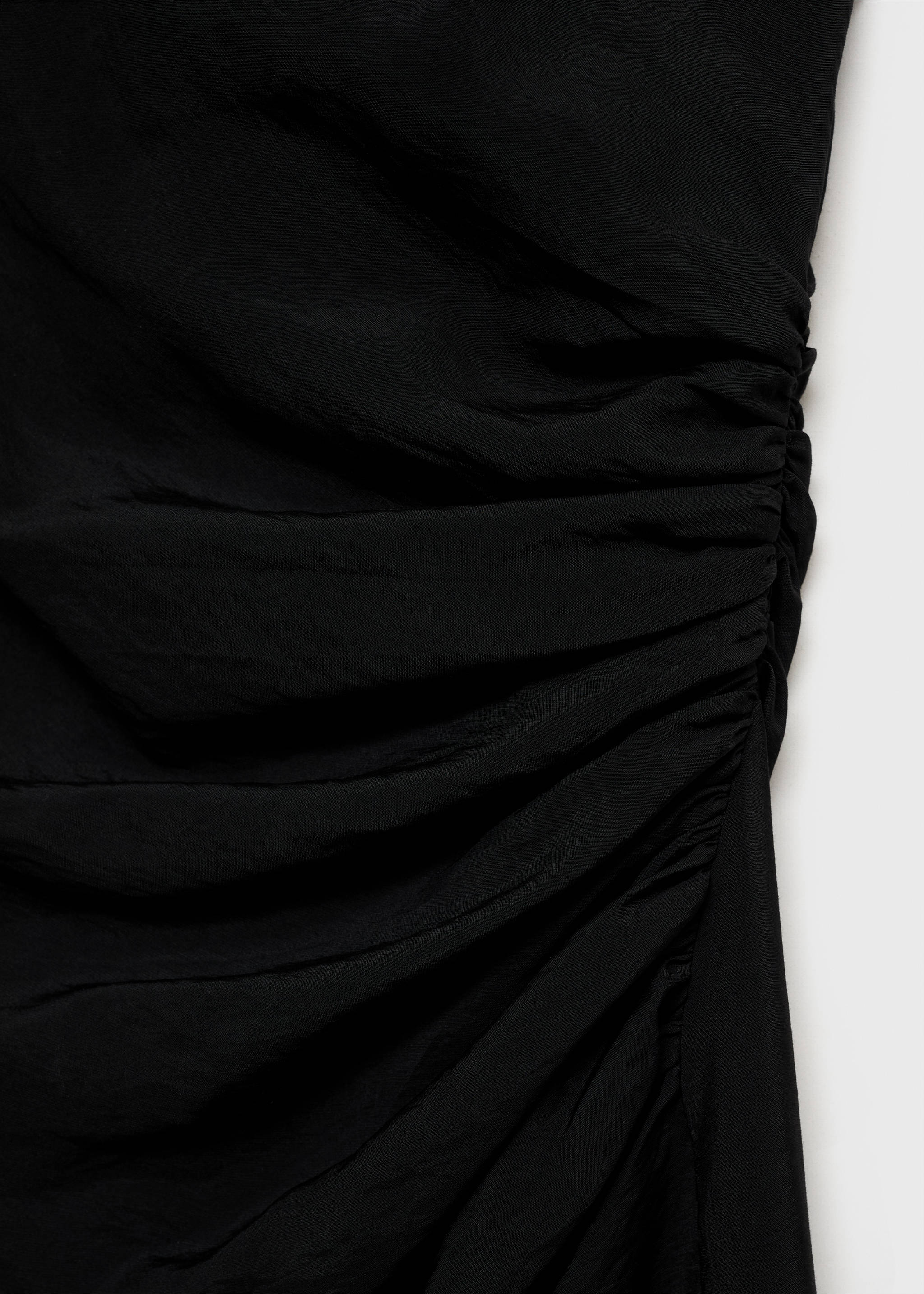 Gerades Kleid mit Drapierung - Detail des Artikels 8, Schwarz. Ref: 87007190-00.